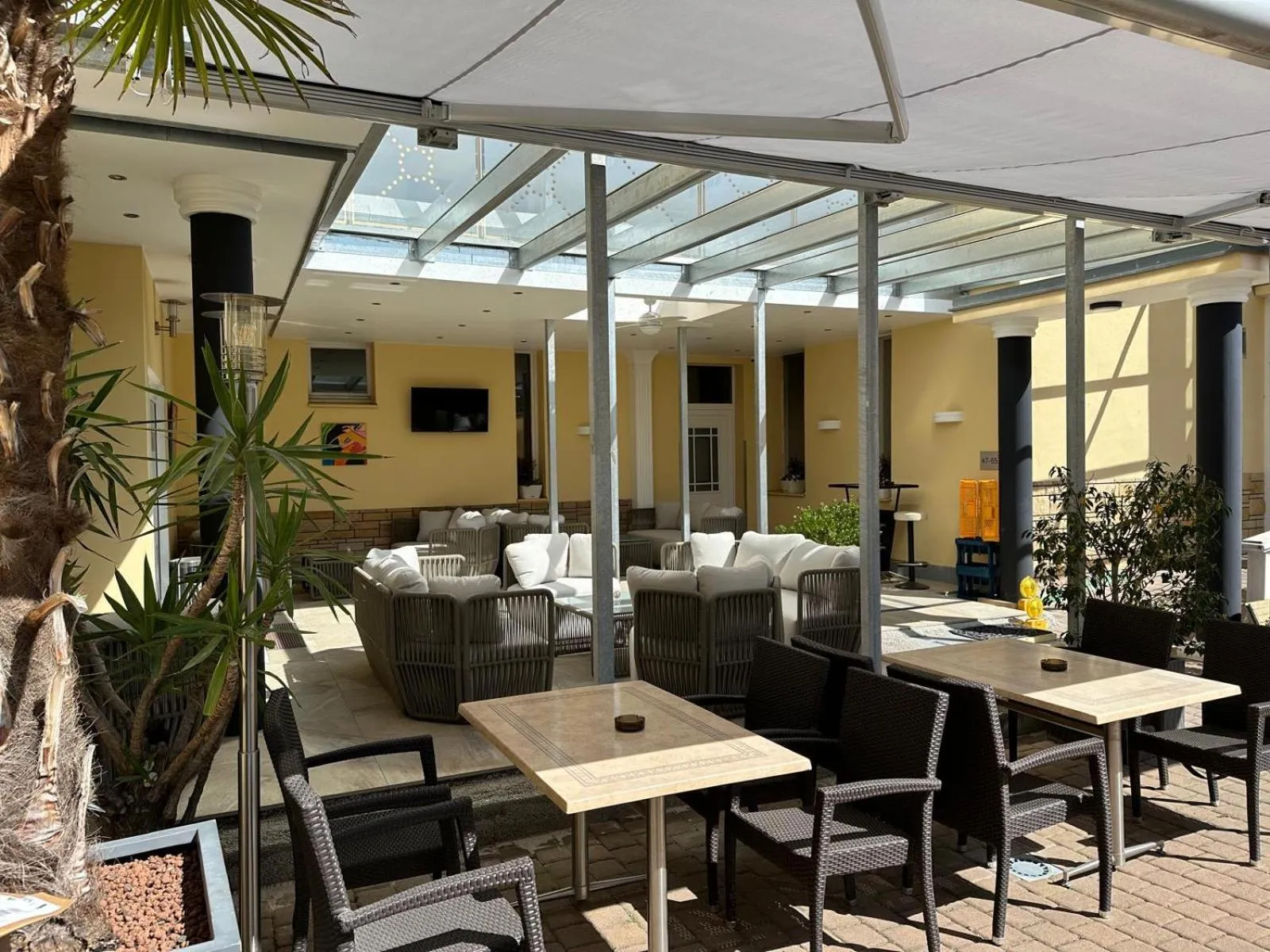 Apartment Hotel KRAL - BUSINESS HOTEL & SERVICED APARTMENTS