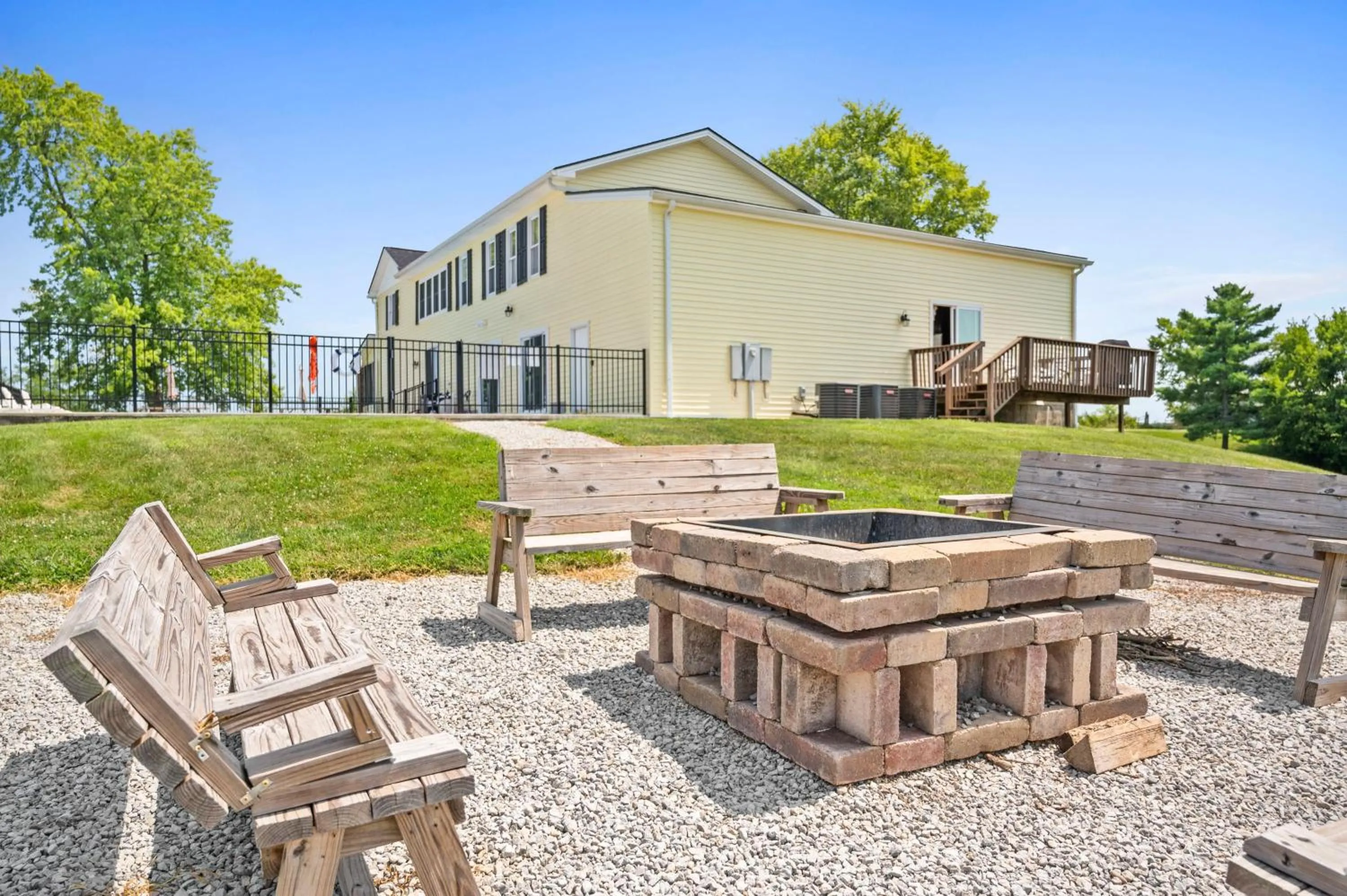 Country Lodge for 18, With Pool and Pond, Near Ark