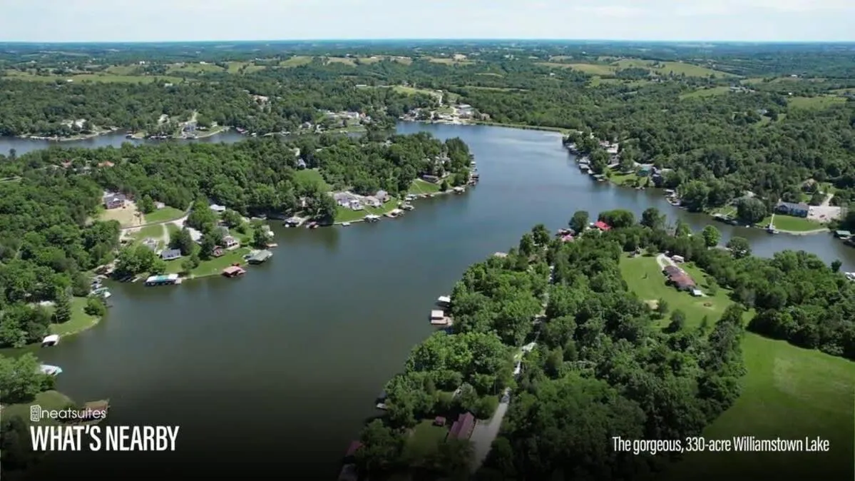 Country Lodge for 18, With Pool and Pond, Near Ark