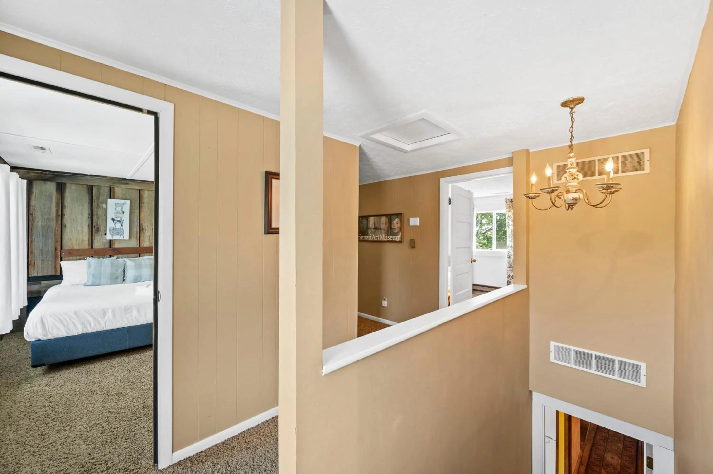 Bed in Country Lodge for 18, With Pool and Pond, Near Ark