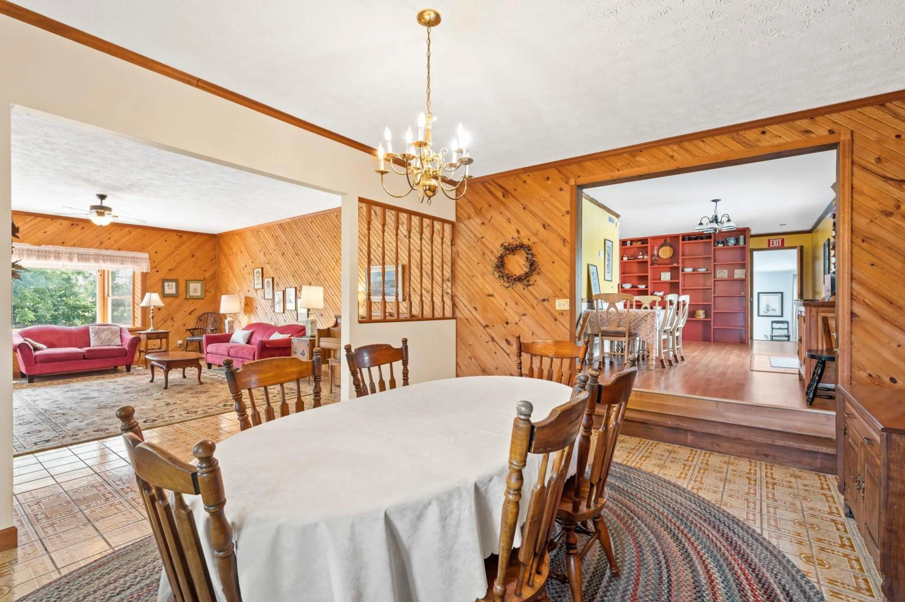 Country Lodge for 18, With Pool and Pond, Near Ark