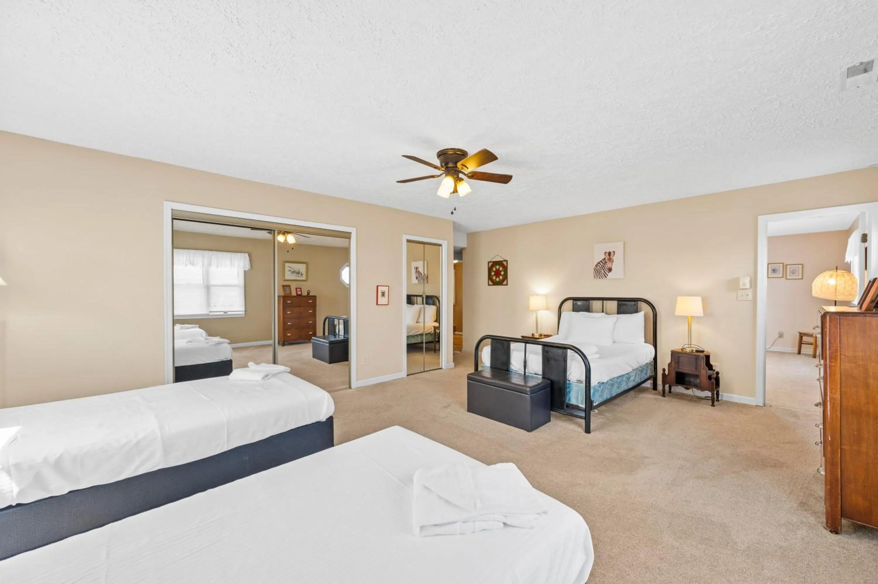 Bed in Country Lodge for 18, With Pool and Pond, Near Ark