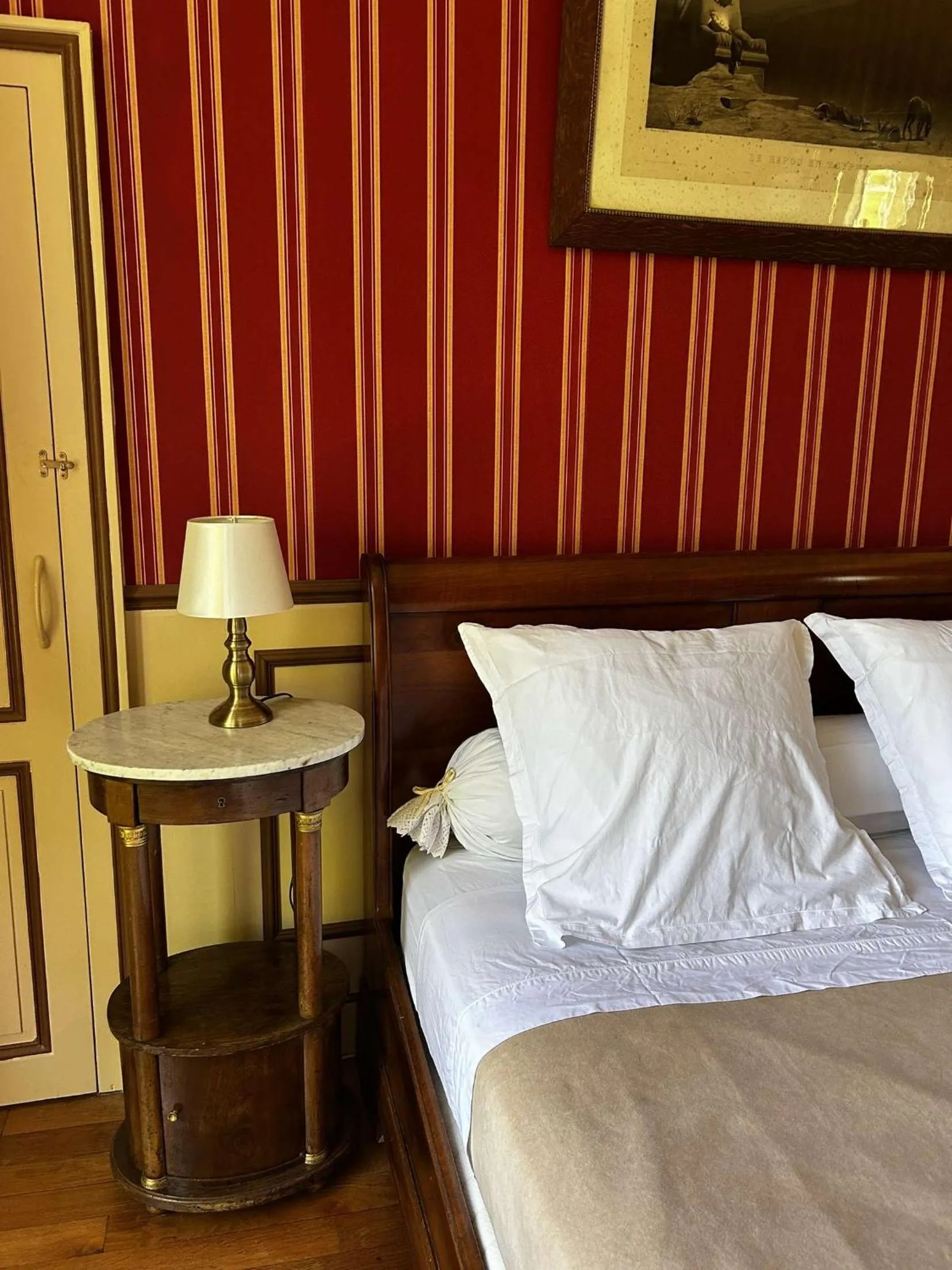 Bed in Château de Mongazon