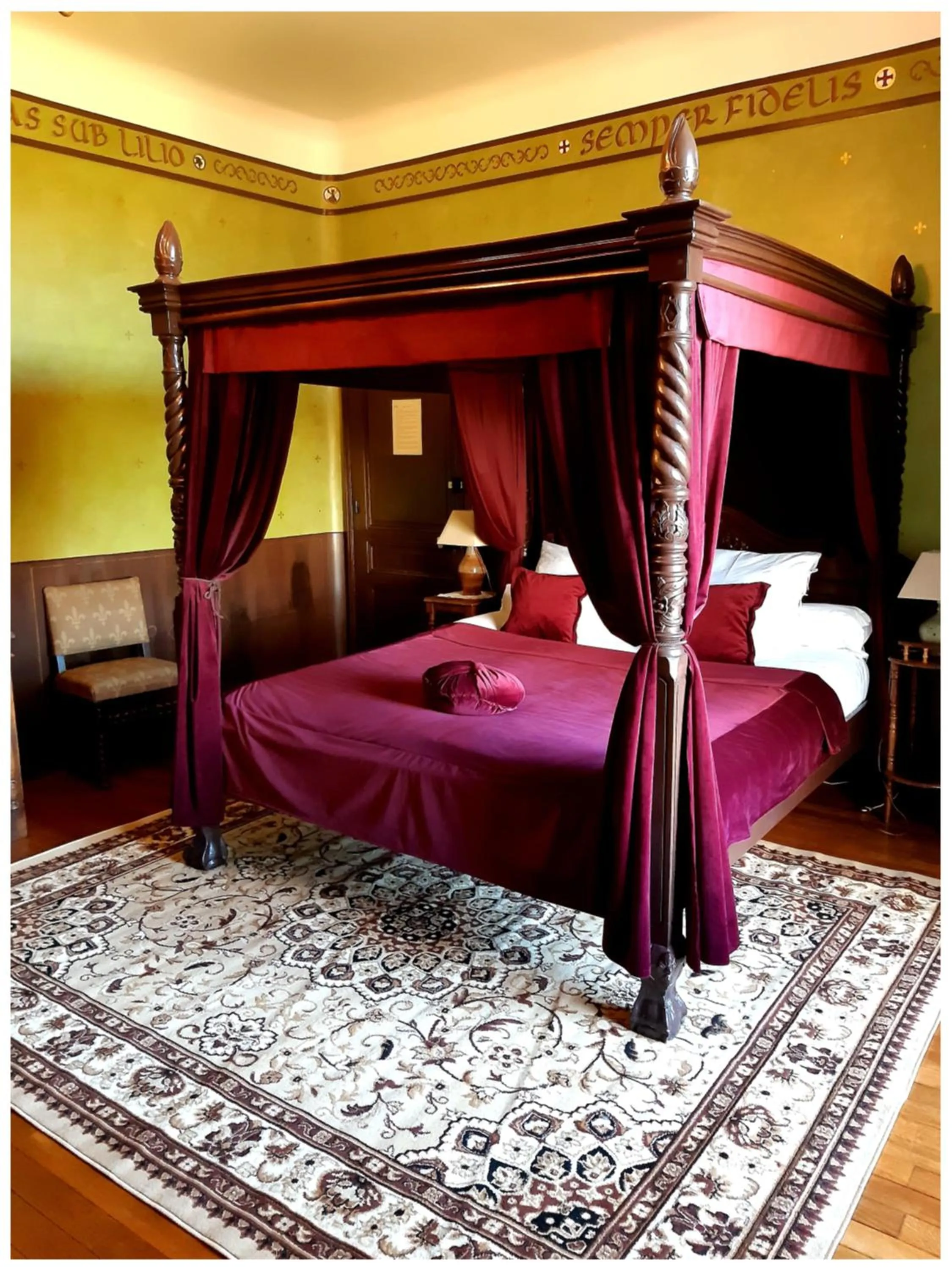 Bed in Château de Mongazon