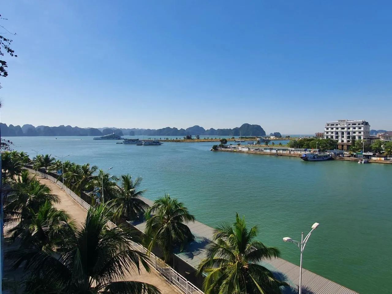 Golden Palm HaLong Hotel