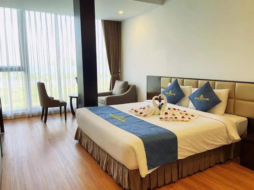 Bed in Golden Palm HaLong Hotel