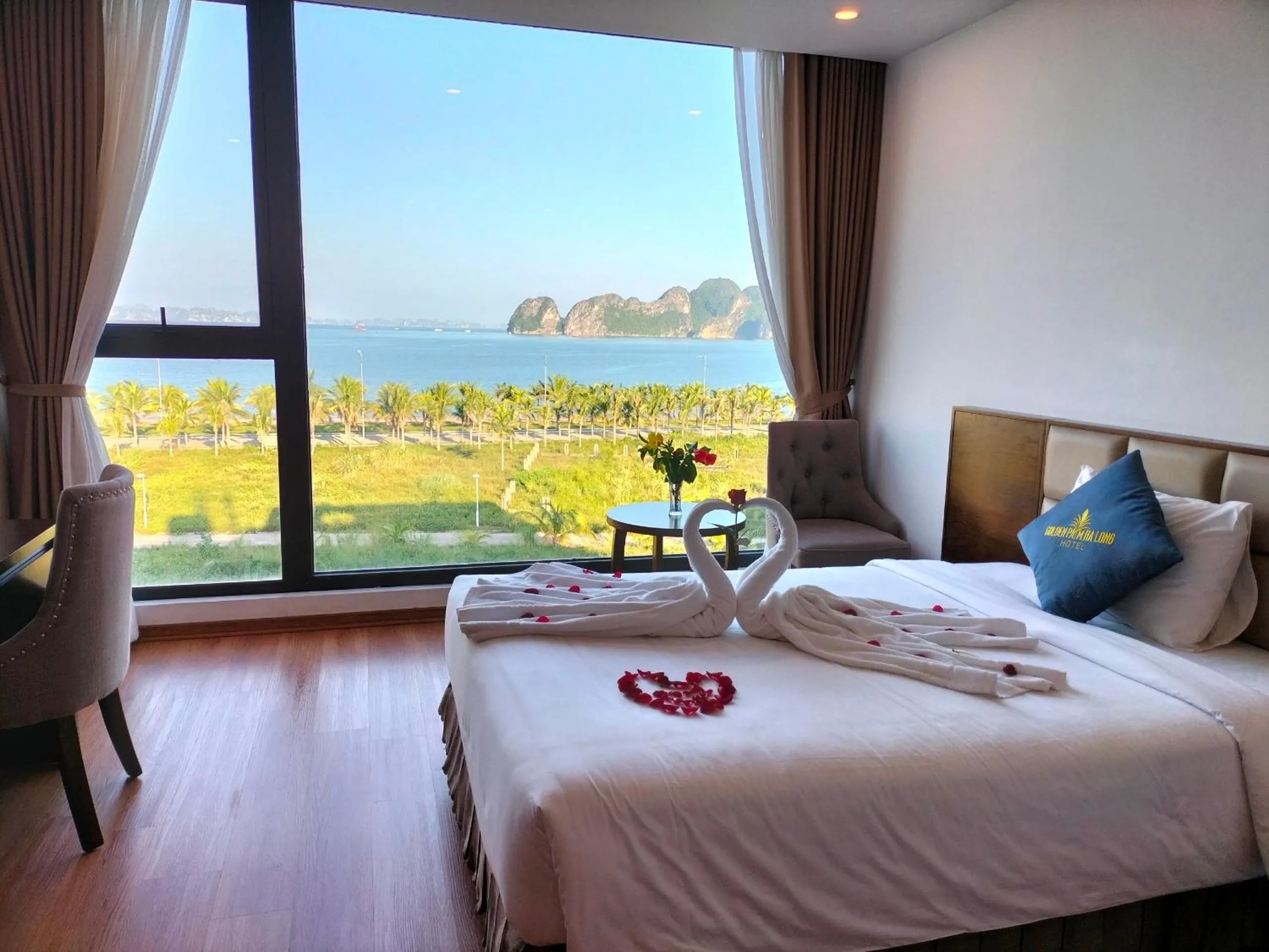 Bed in Golden Palm HaLong Hotel