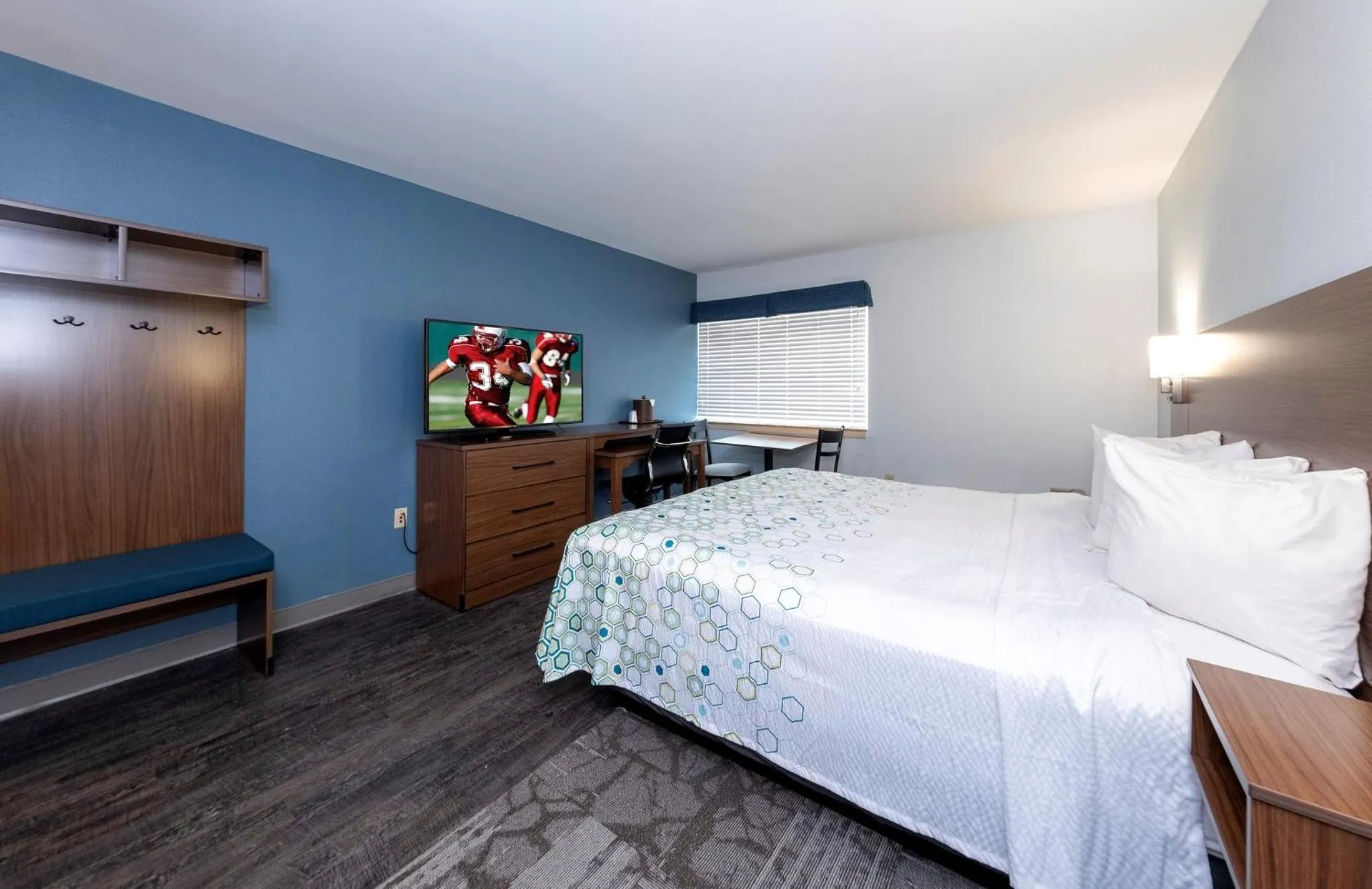 Photo of the whole room, Bed in HomeTowne Studios by Red Roof Wilmington - New Castle