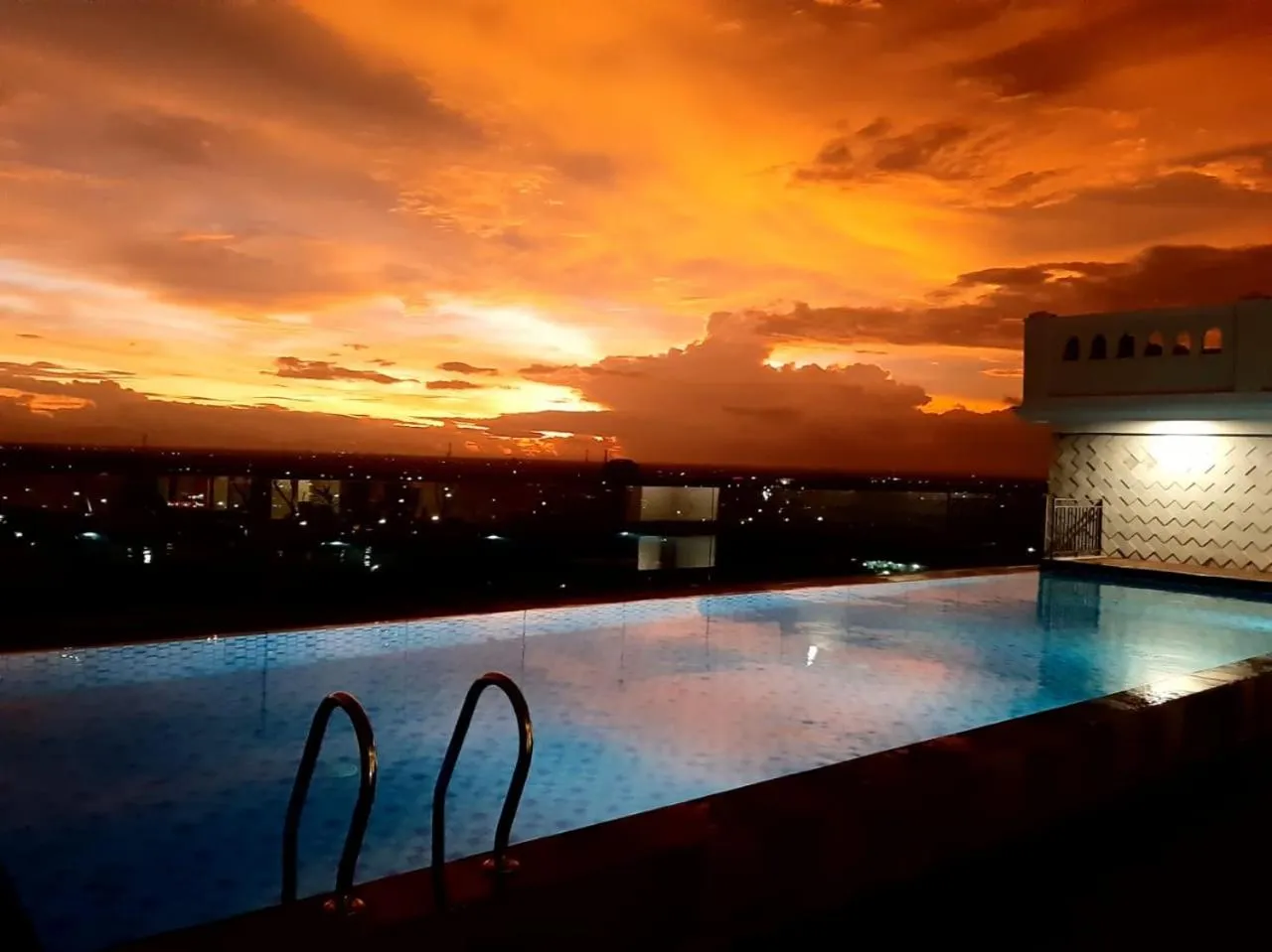 Swimming pool in Zigna Kampung Batik