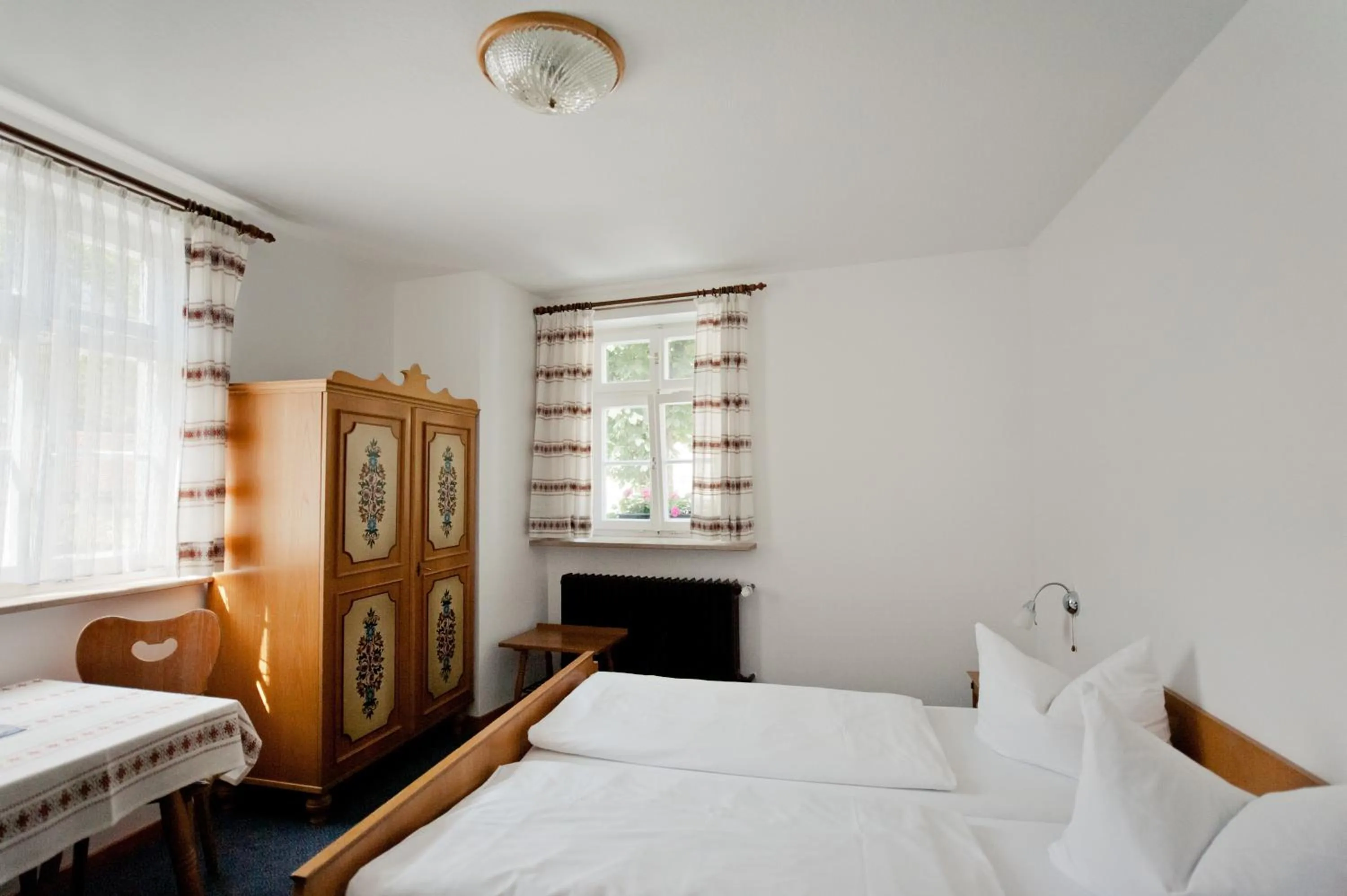 Bed in Hotel Alt-Ringlein