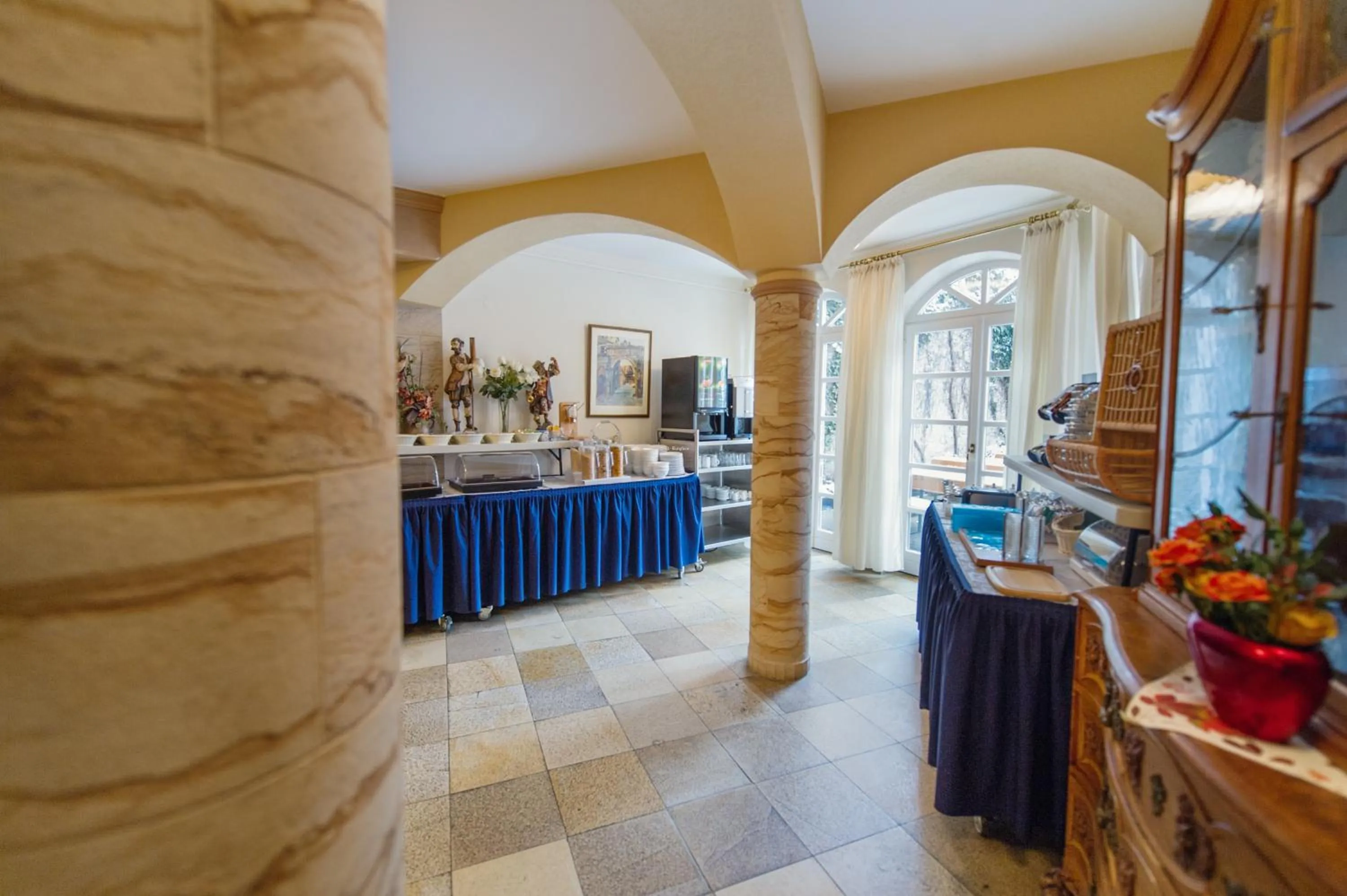 Buffet breakfast in Hotel Alt-Ringlein