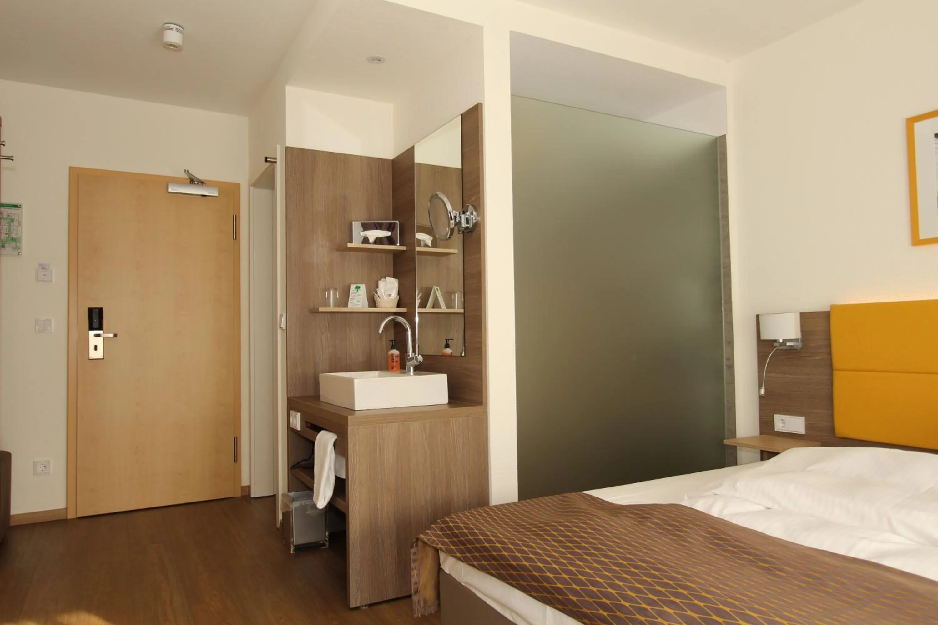 Photo of the whole room, Bed in JOTT Wolfsburg-Sandkamp FREE PARKING