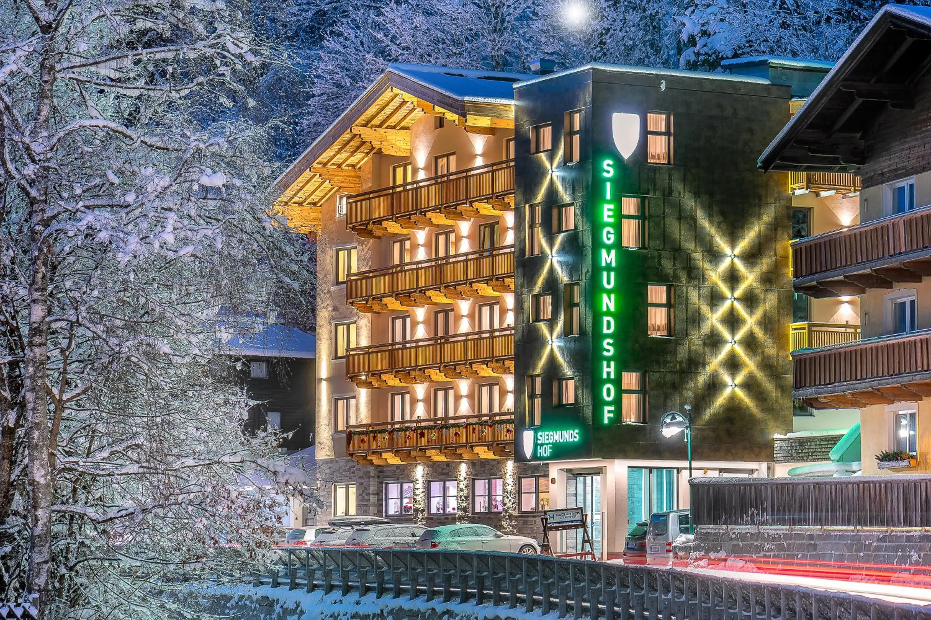 Facade/entrance in Hotel Garni Siegmundshof - inclusive Joker Card im Sommer