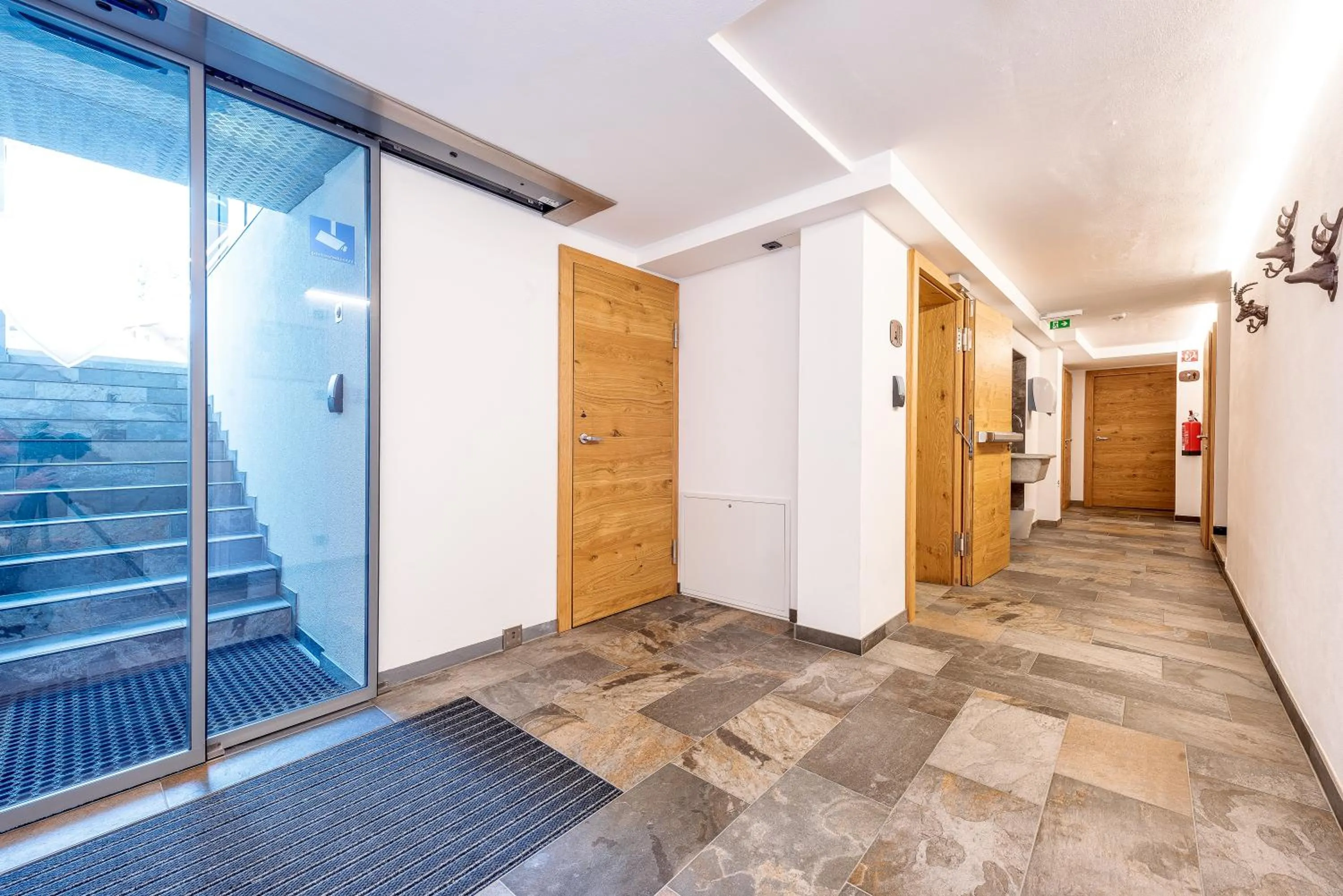 Facade/entrance in Hotel Garni Siegmundshof - inclusive Joker Card im Sommer