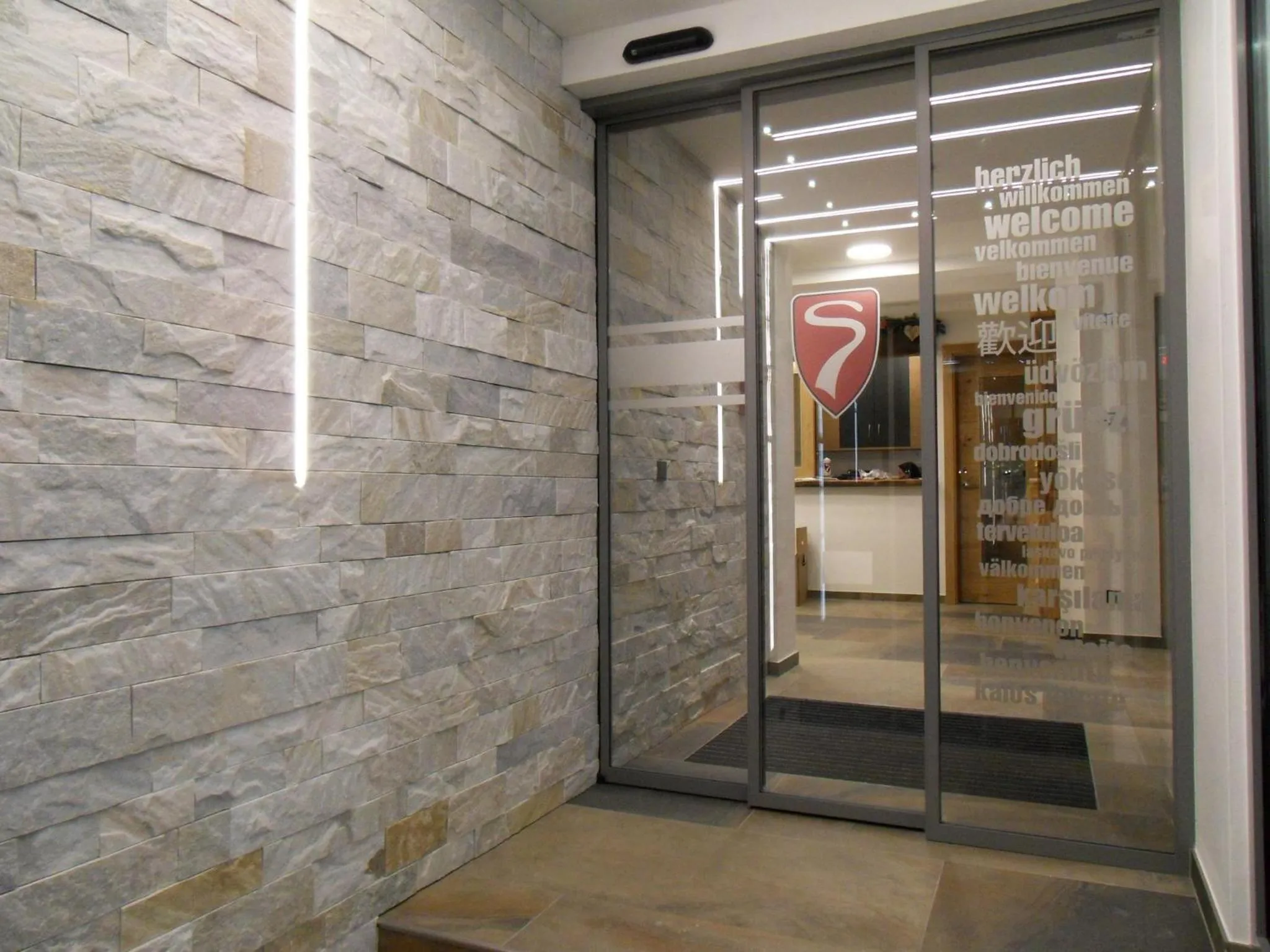 Facade/entrance in Hotel Garni Siegmundshof - inclusive Joker Card im Sommer