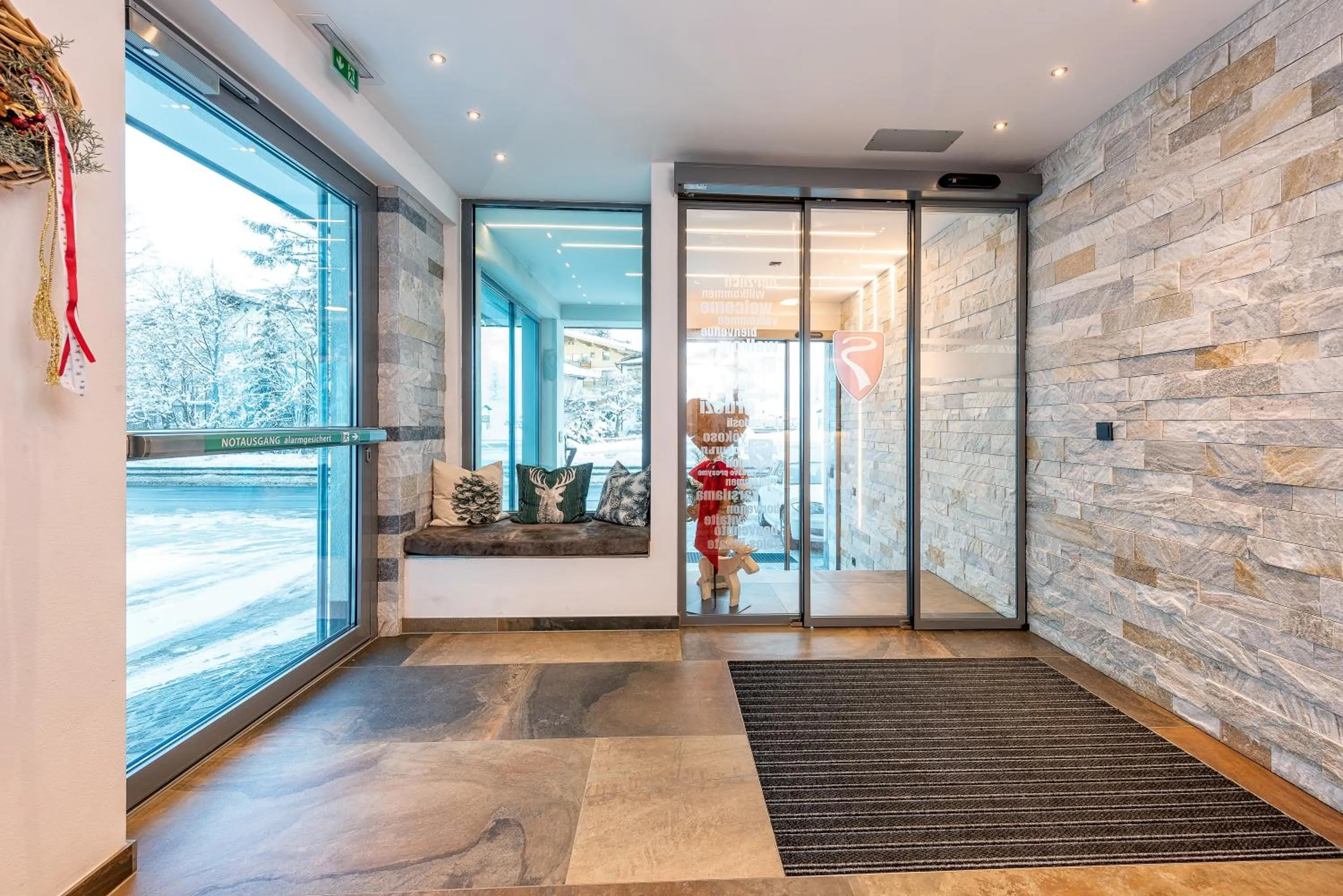 Lobby or reception in Hotel Garni Siegmundshof - inclusive Joker Card im Sommer