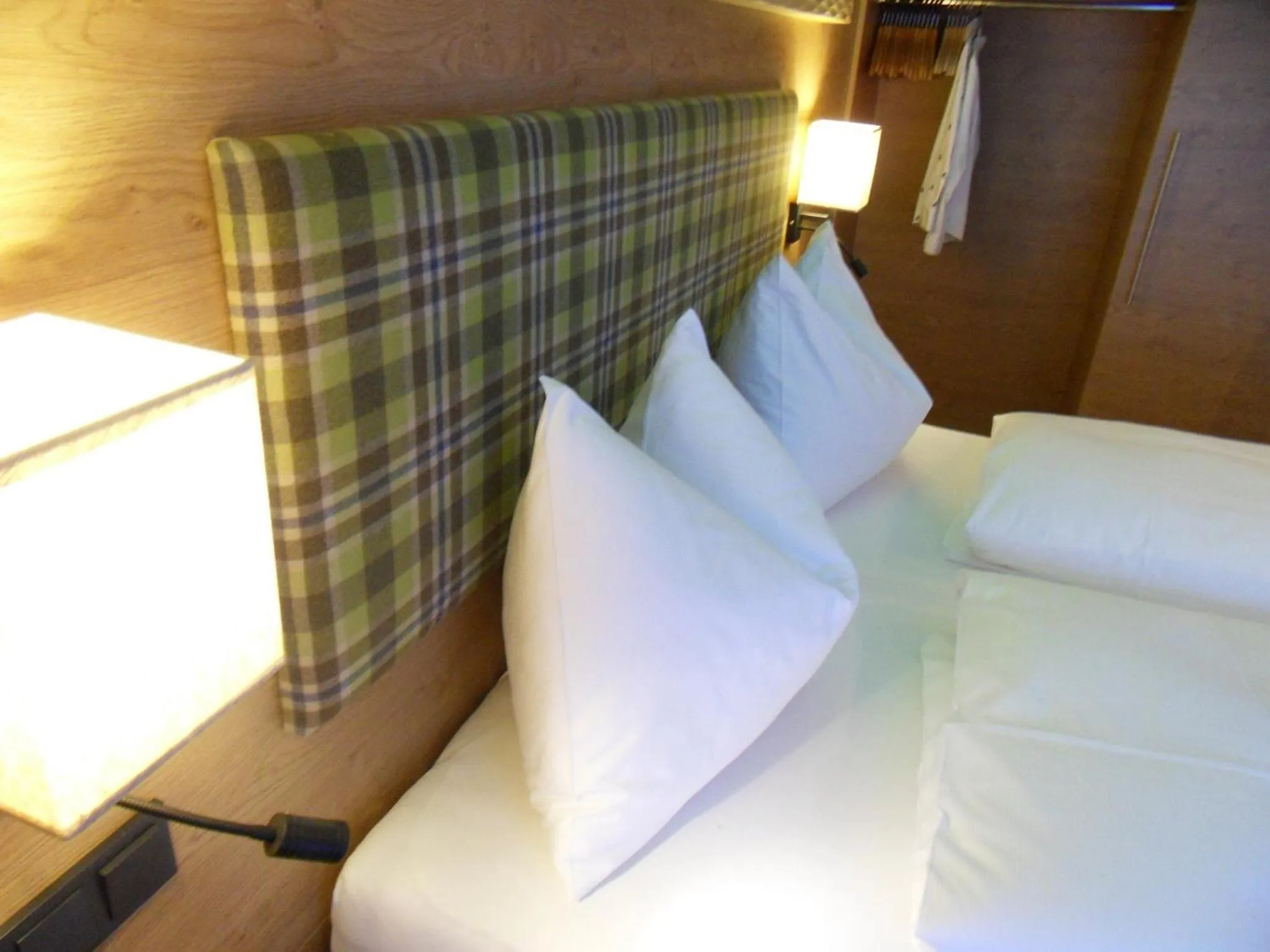 Photo of the whole room, Bed in Hotel Garni Siegmundshof - inclusive Joker Card im Sommer