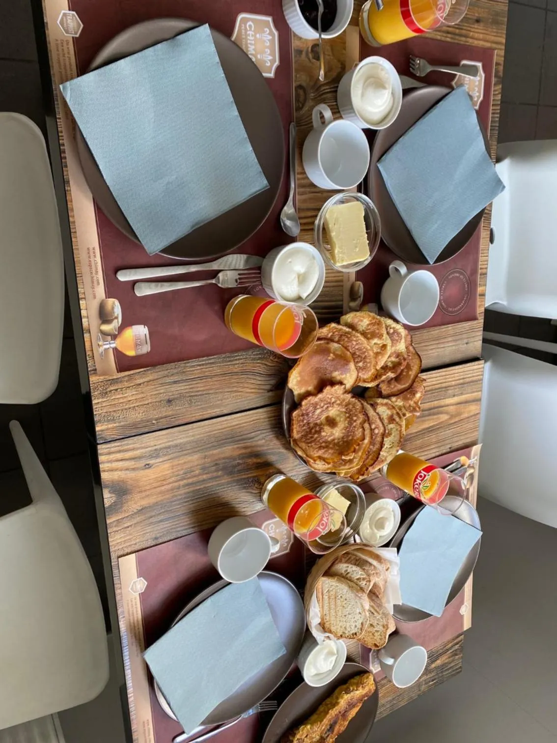 Breakfast in Auberge de Thelis