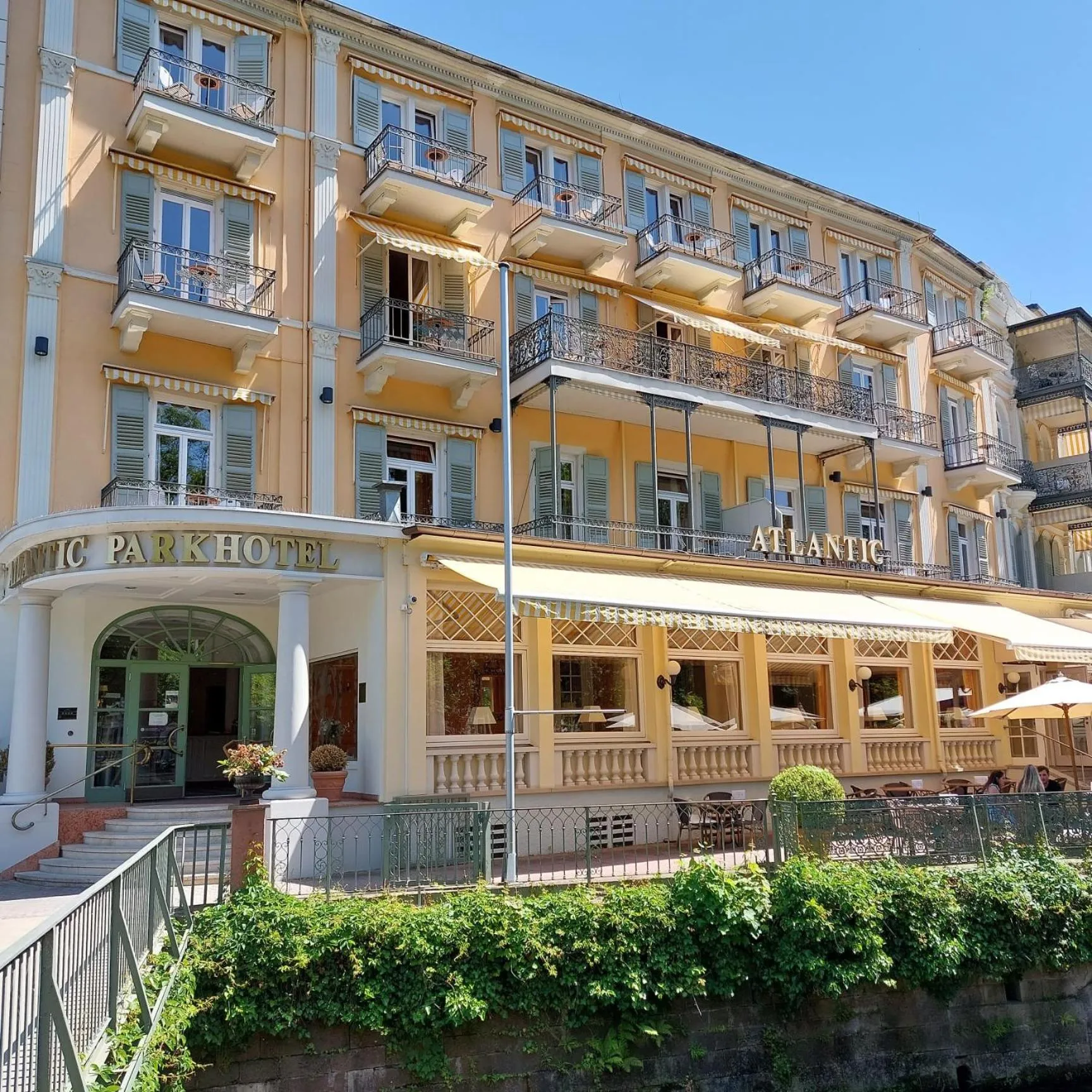 Property building in Atlantic Parkhotel