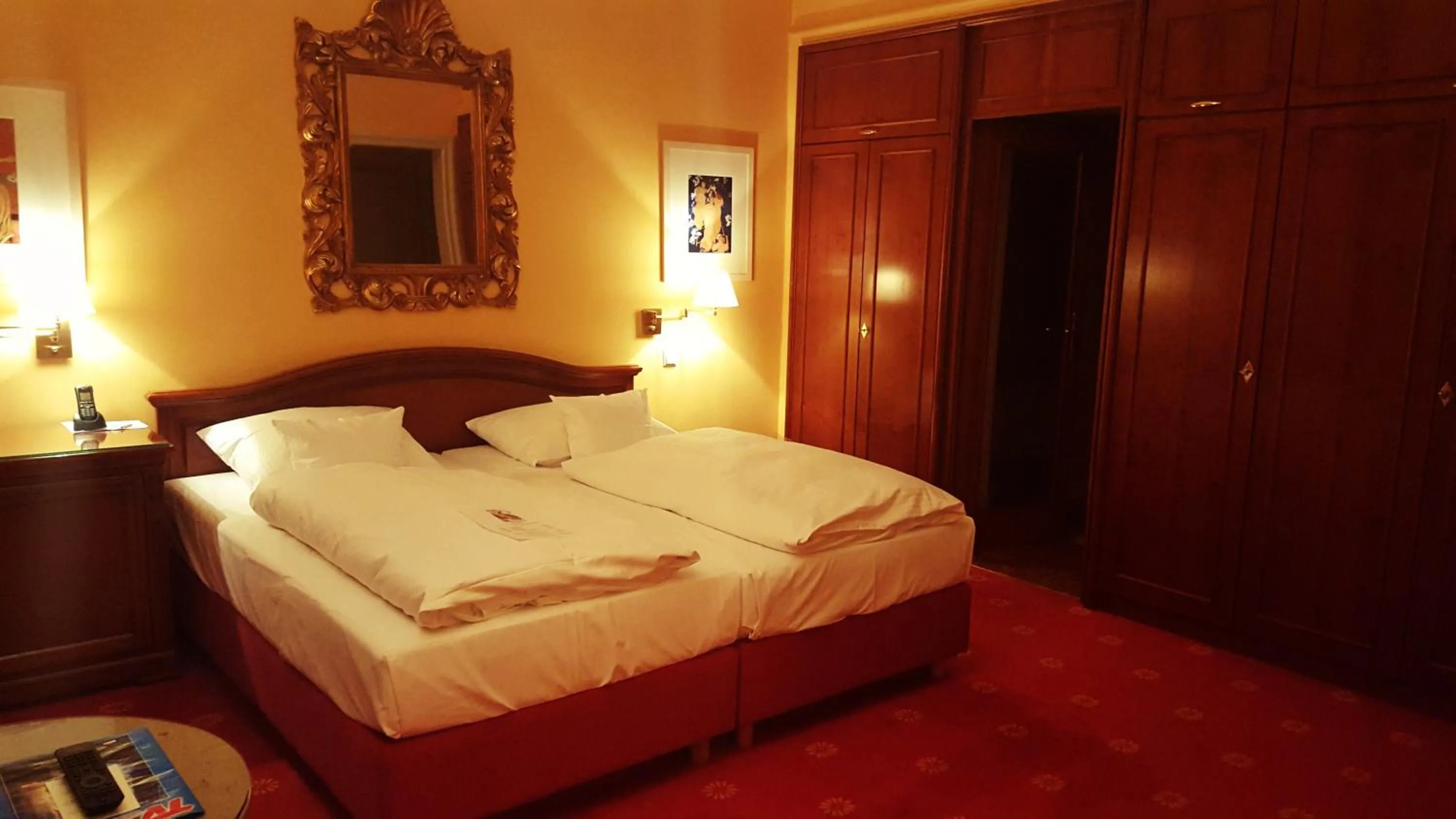 Photo of the whole room, Bed in Atlantic Parkhotel