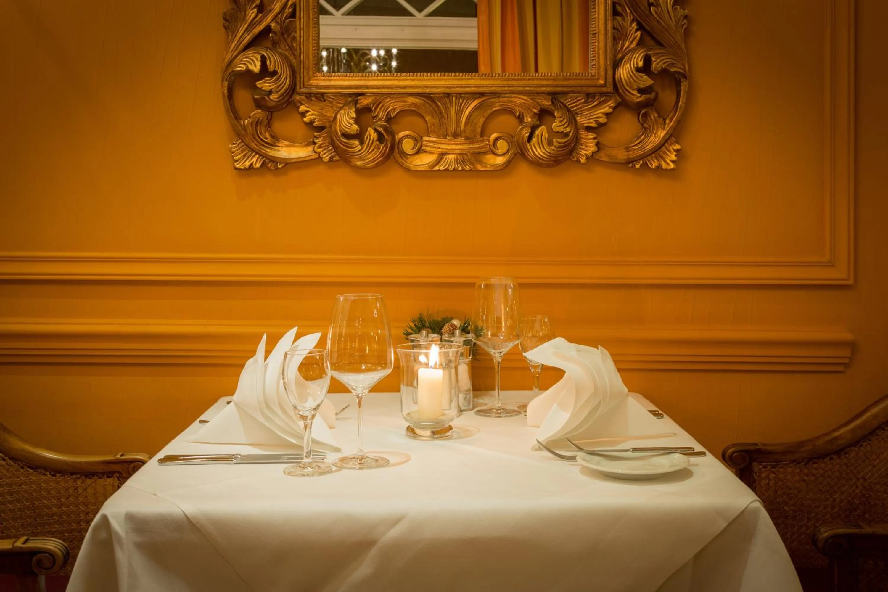 Restaurant/places to eat in Atlantic Parkhotel