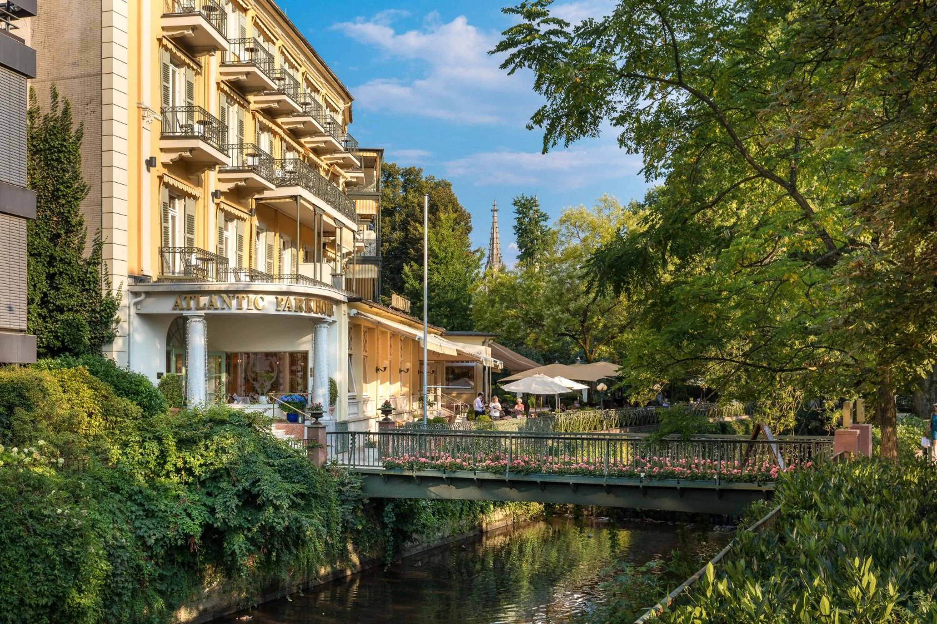 Facade/entrance in Atlantic Parkhotel