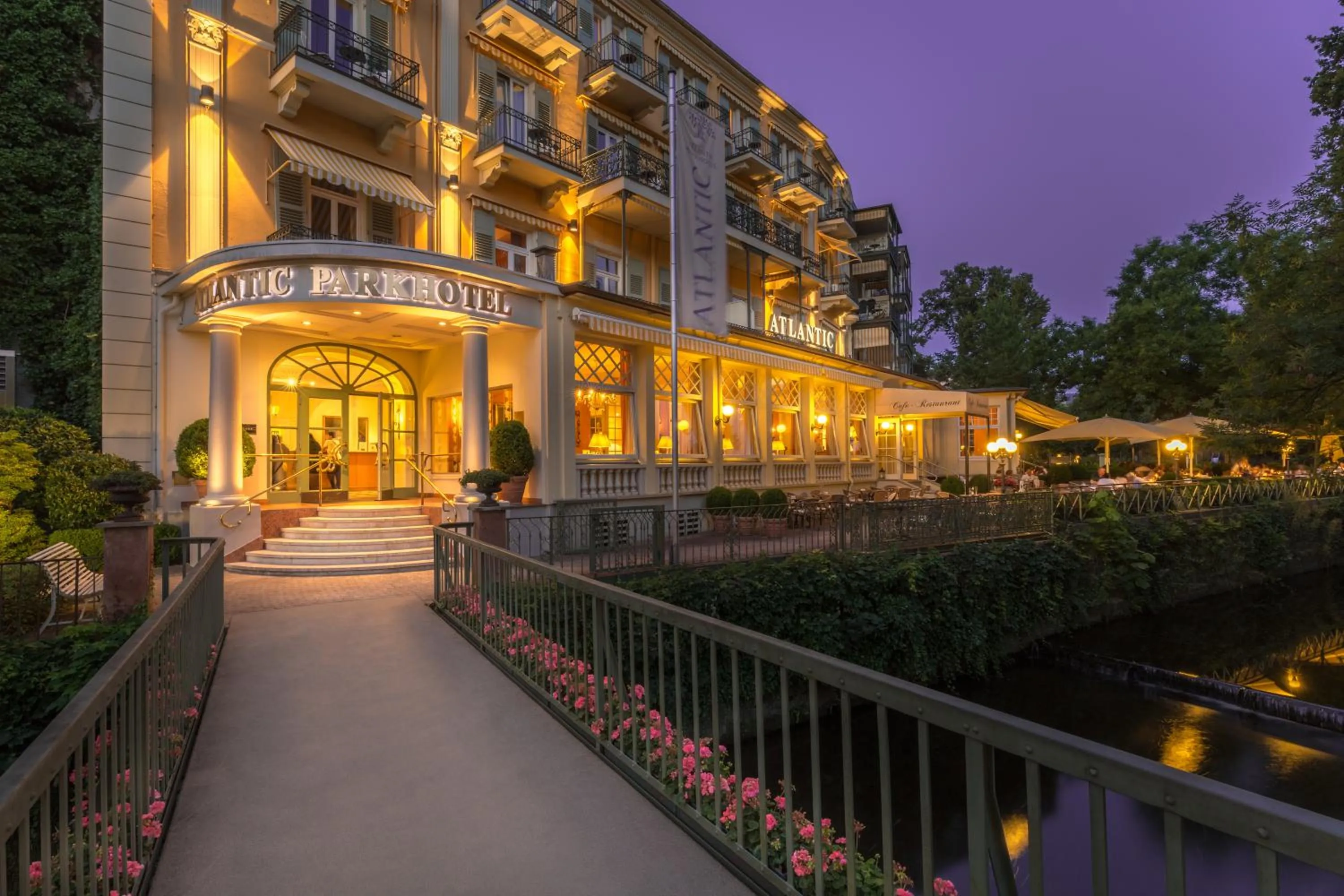 Facade/entrance in Atlantic Parkhotel
