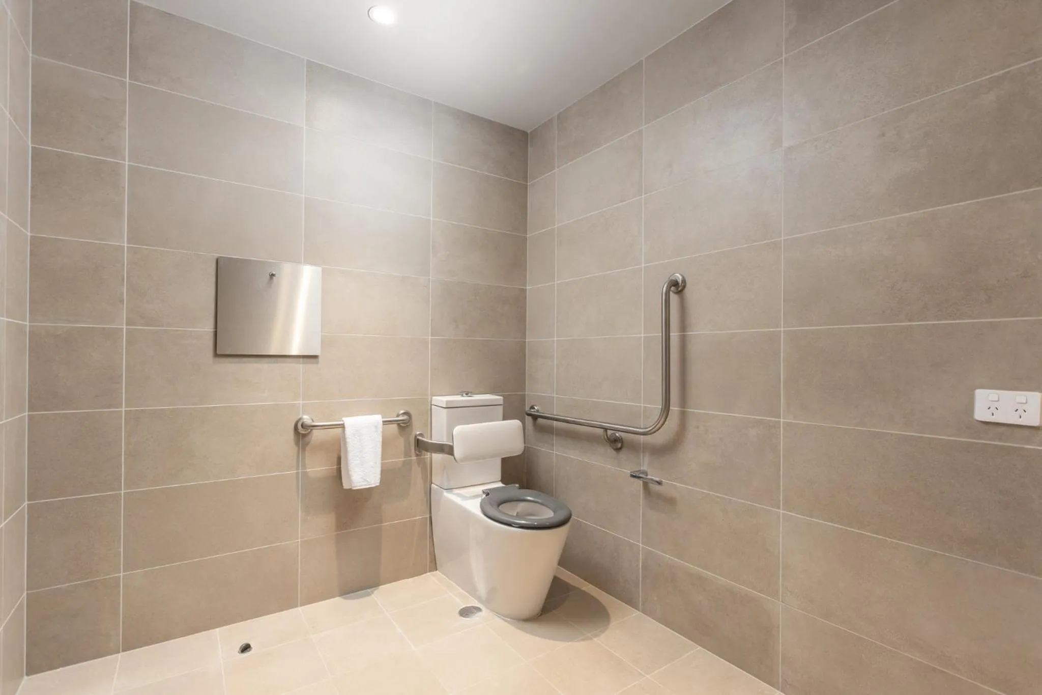 Bathroom in Club Old Bar Motel