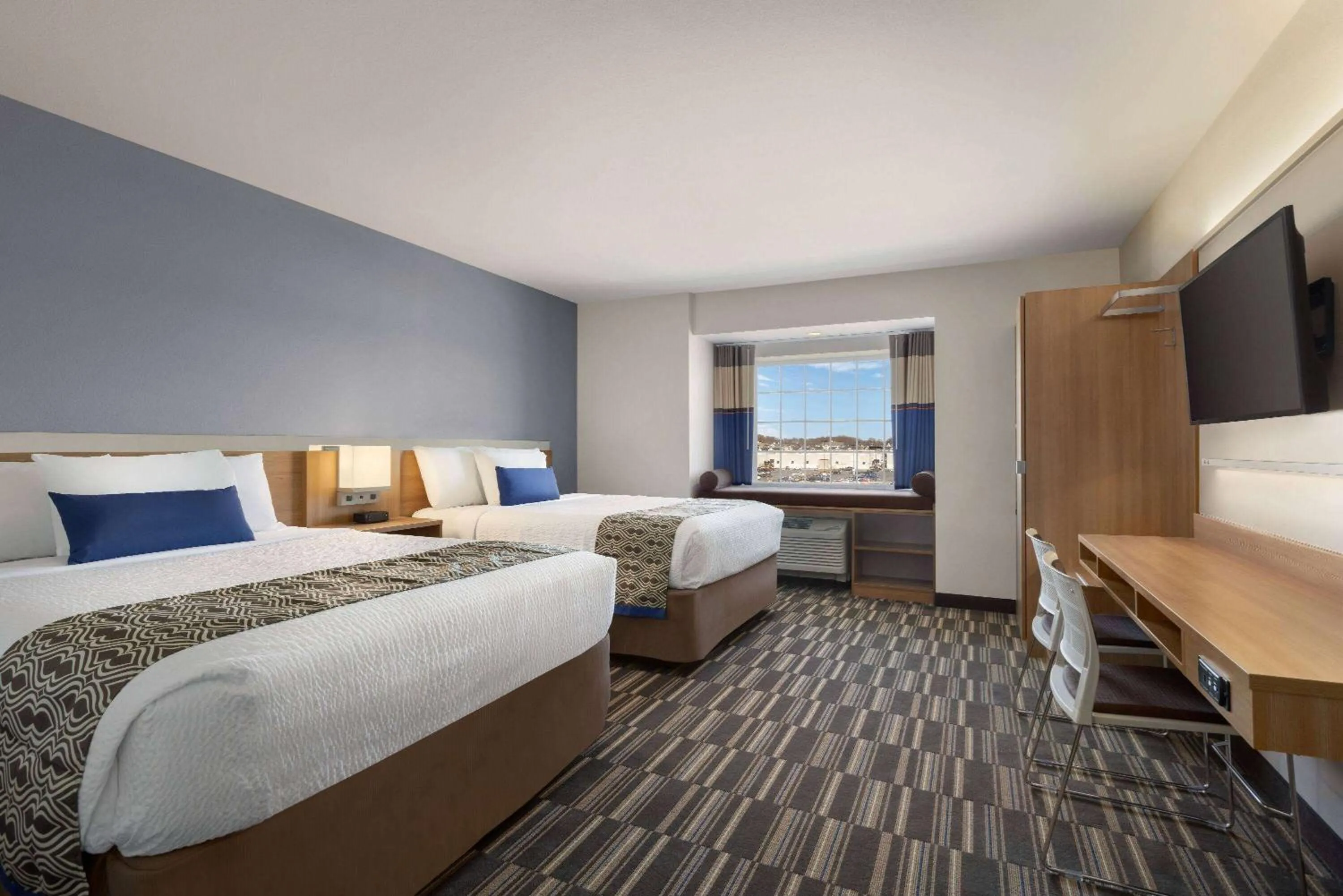 Photo of the whole room, Bed in Microtel Inn & Suites by Wyndham Gambrills