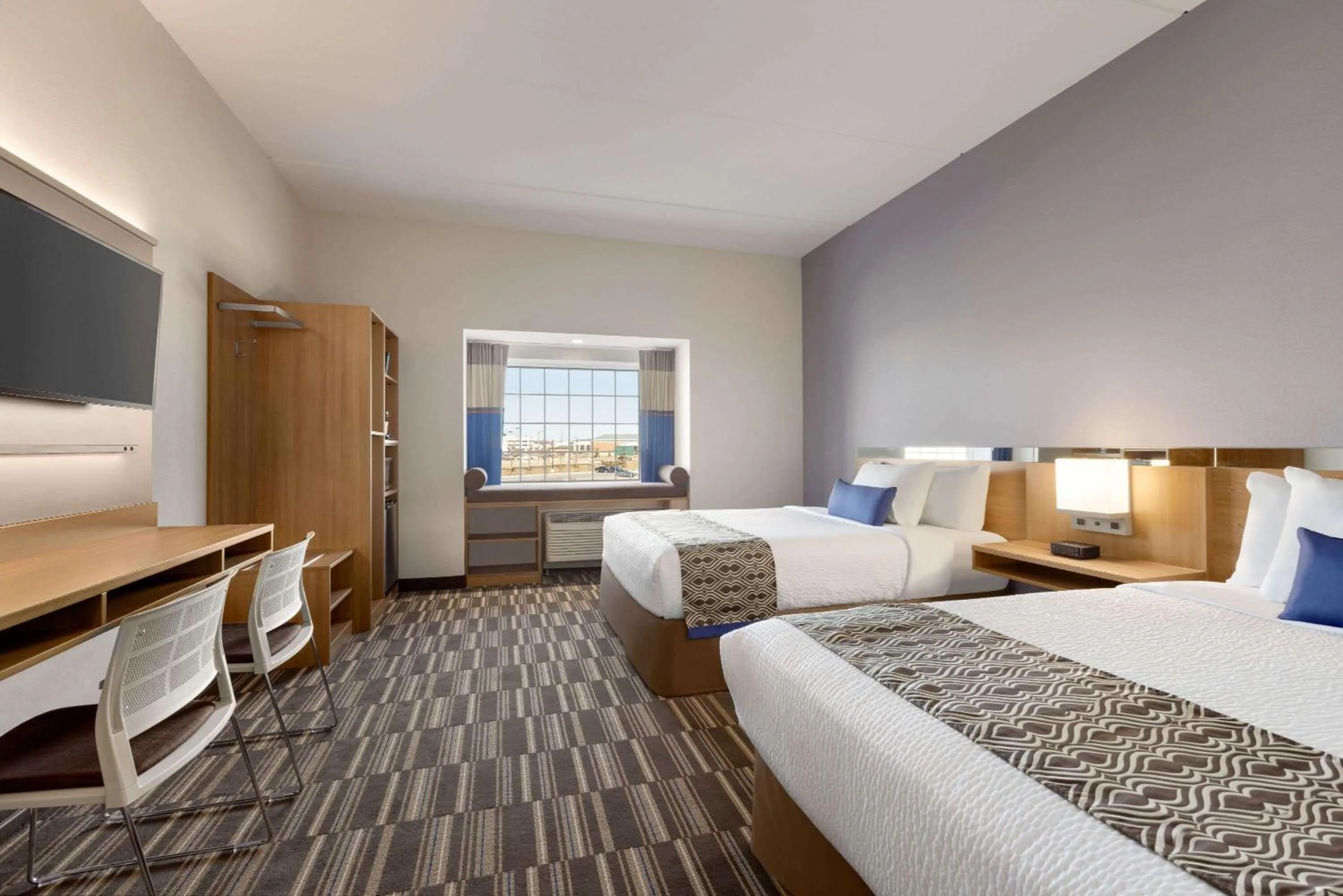 Photo of the whole room, Bed in Microtel Inn & Suites by Wyndham Gambrills