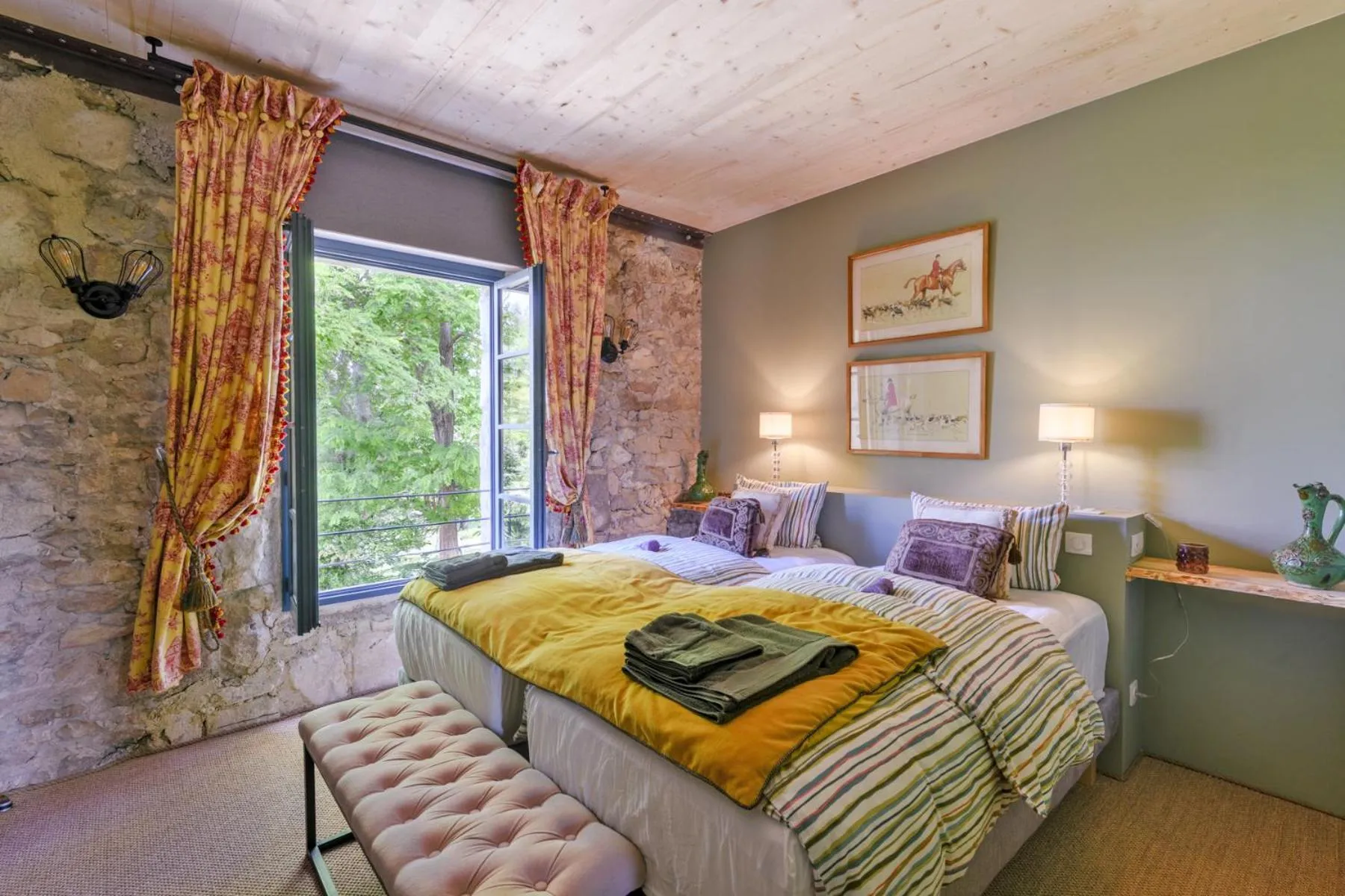 Bedroom, Bed in Bastide de Bellegarde