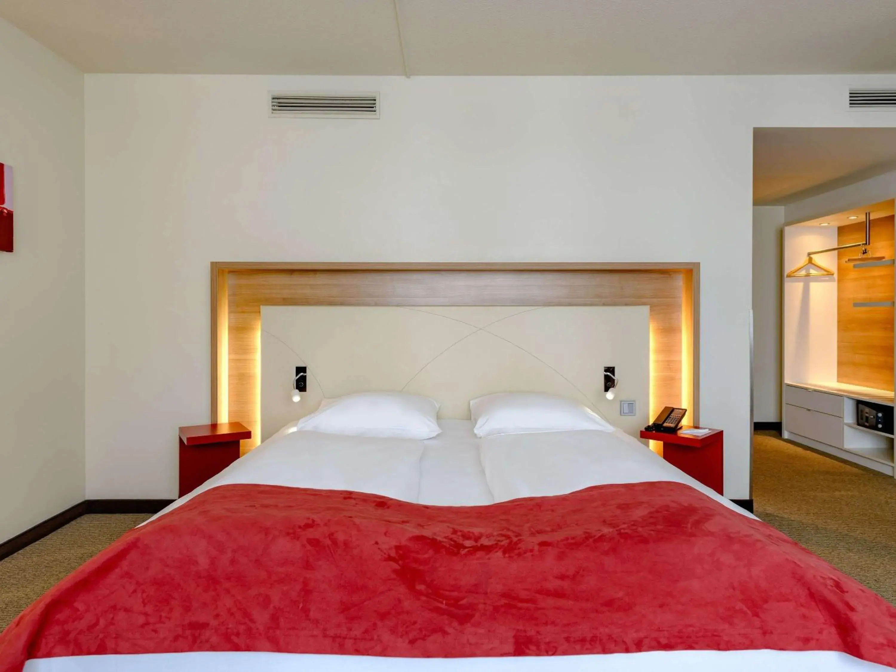 Privilege King Room with Sofa Bed in Mercure Hotel Stuttgart Airport Messe Privilege King Room with Sofa Bed in Mercure Hotel Stuttgart Airport Messe