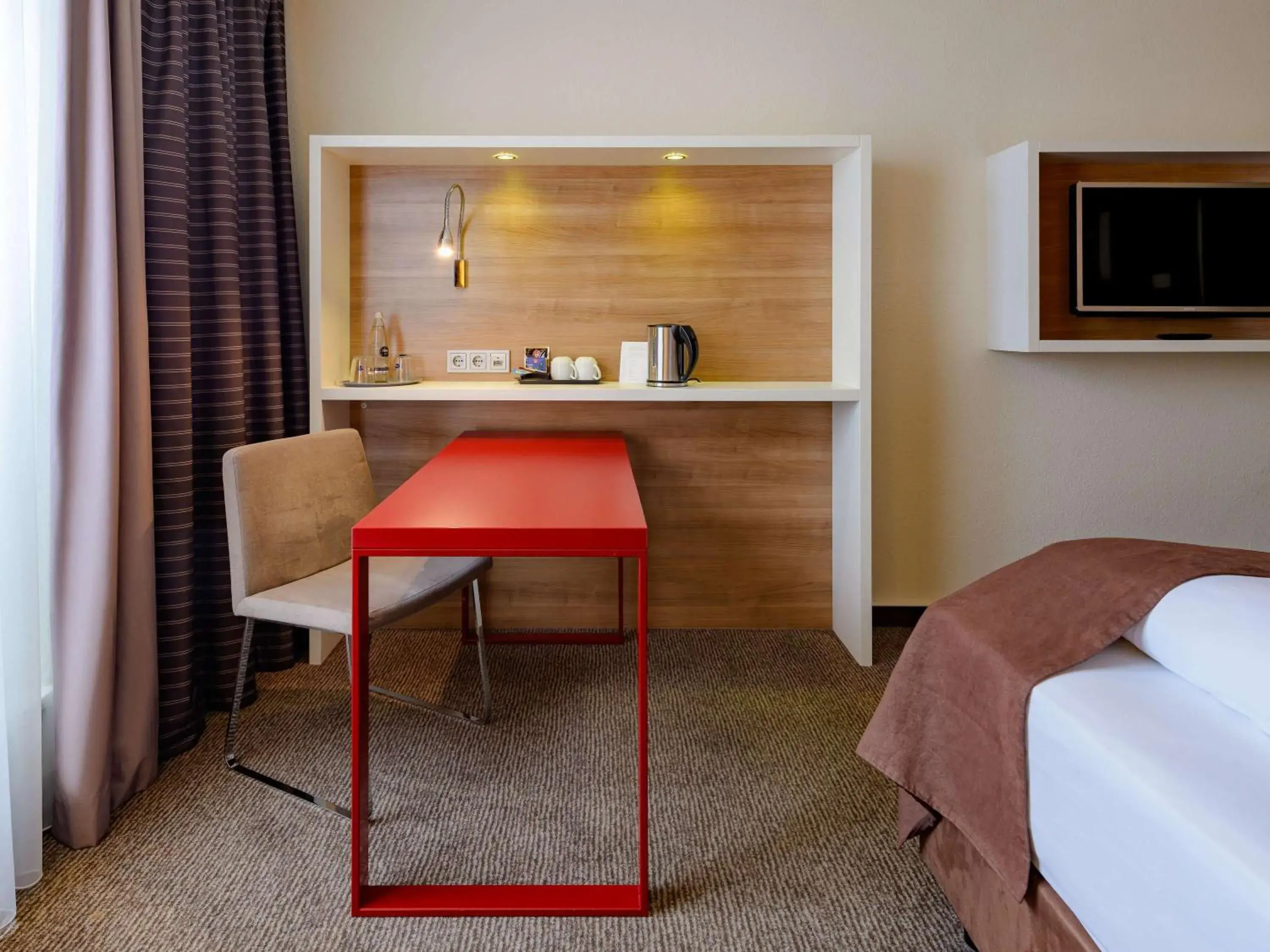 Standard Double Room with King Size Bed in Mercure Hotel Stuttgart Airport Messe Standard Double Room with King Size Bed in Mercure Hotel Stuttgart Airport Messe