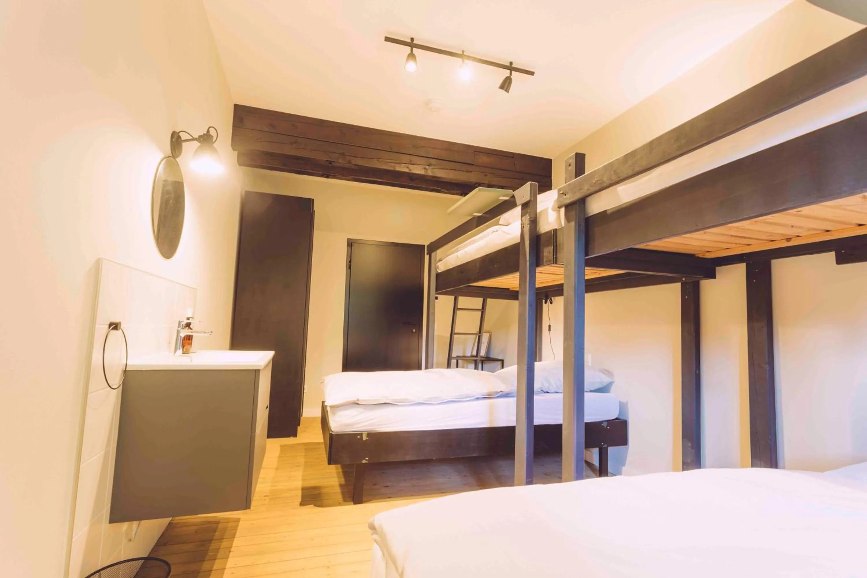 Photo of the whole room, Bed in EDELFUCHS-LODGE