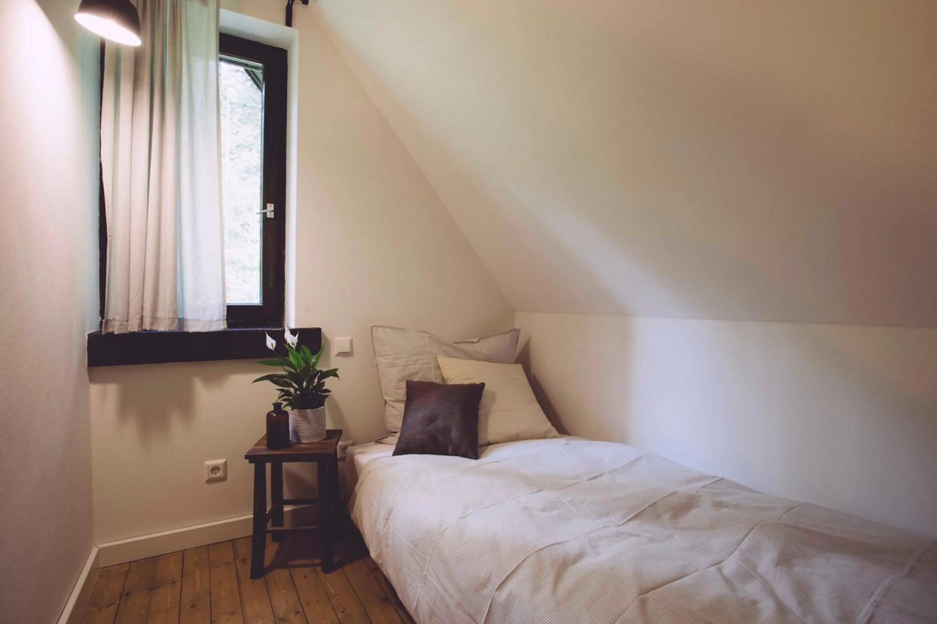 Photo of the whole room, Bed in EDELFUCHS-LODGE