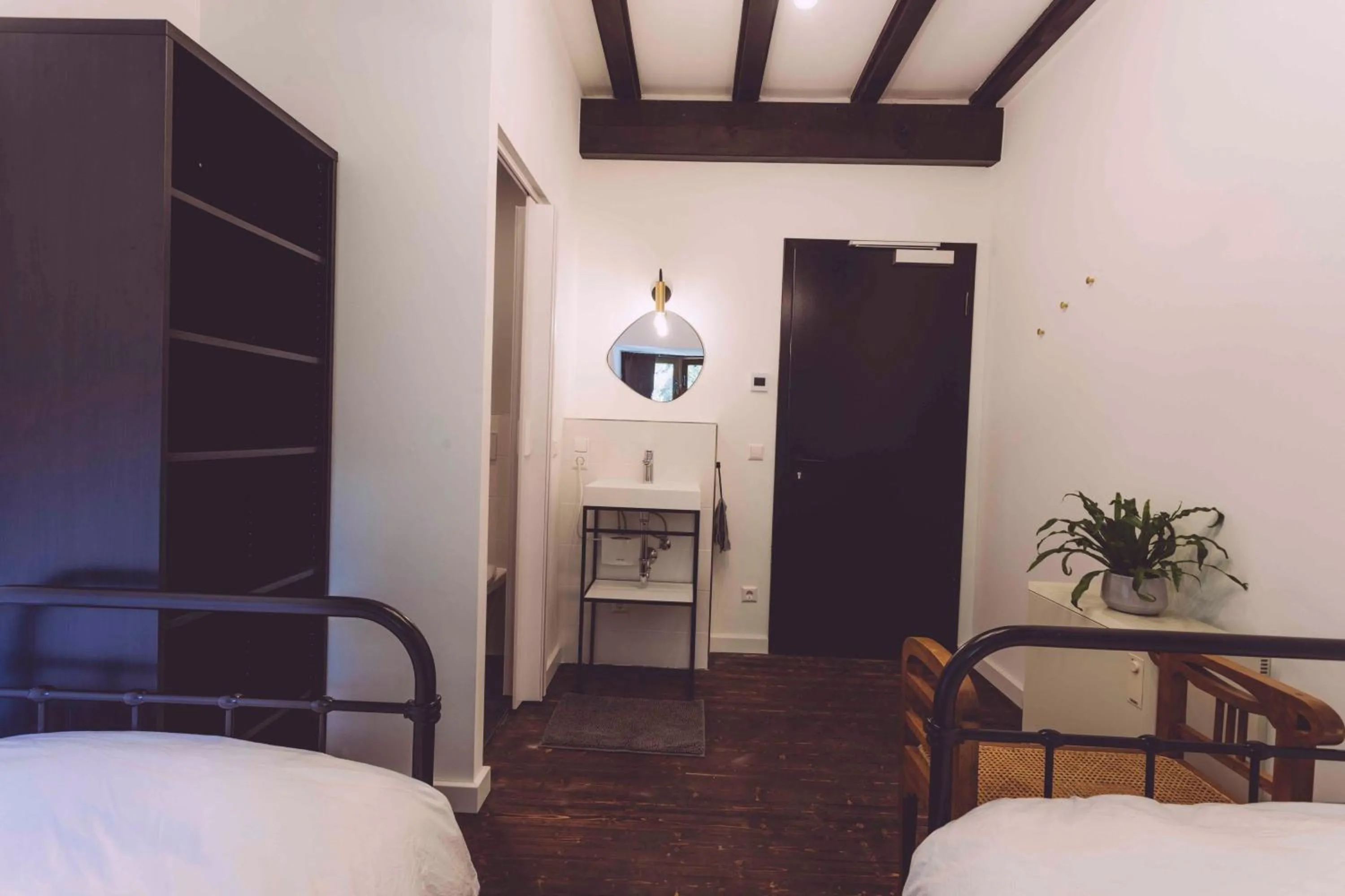 Photo of the whole room, Bed in EDELFUCHS-LODGE