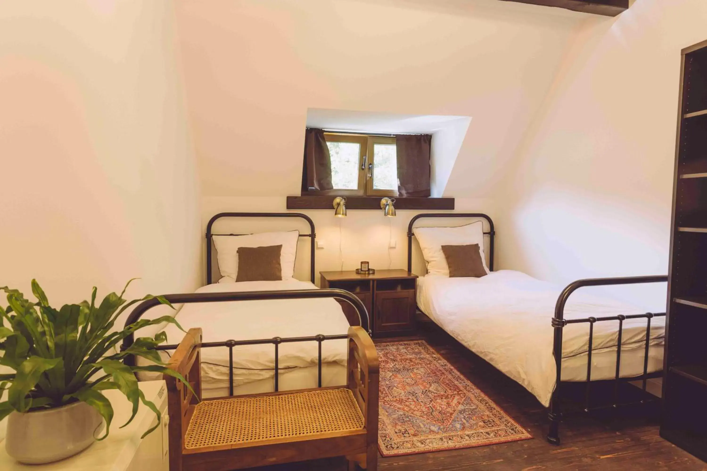 Double Room with Shared Bathroom - single occupancy in EDELFUCHS-LODGE Double Room with Shared Bathroom - single occupancy in EDELFUCHS-LODGE