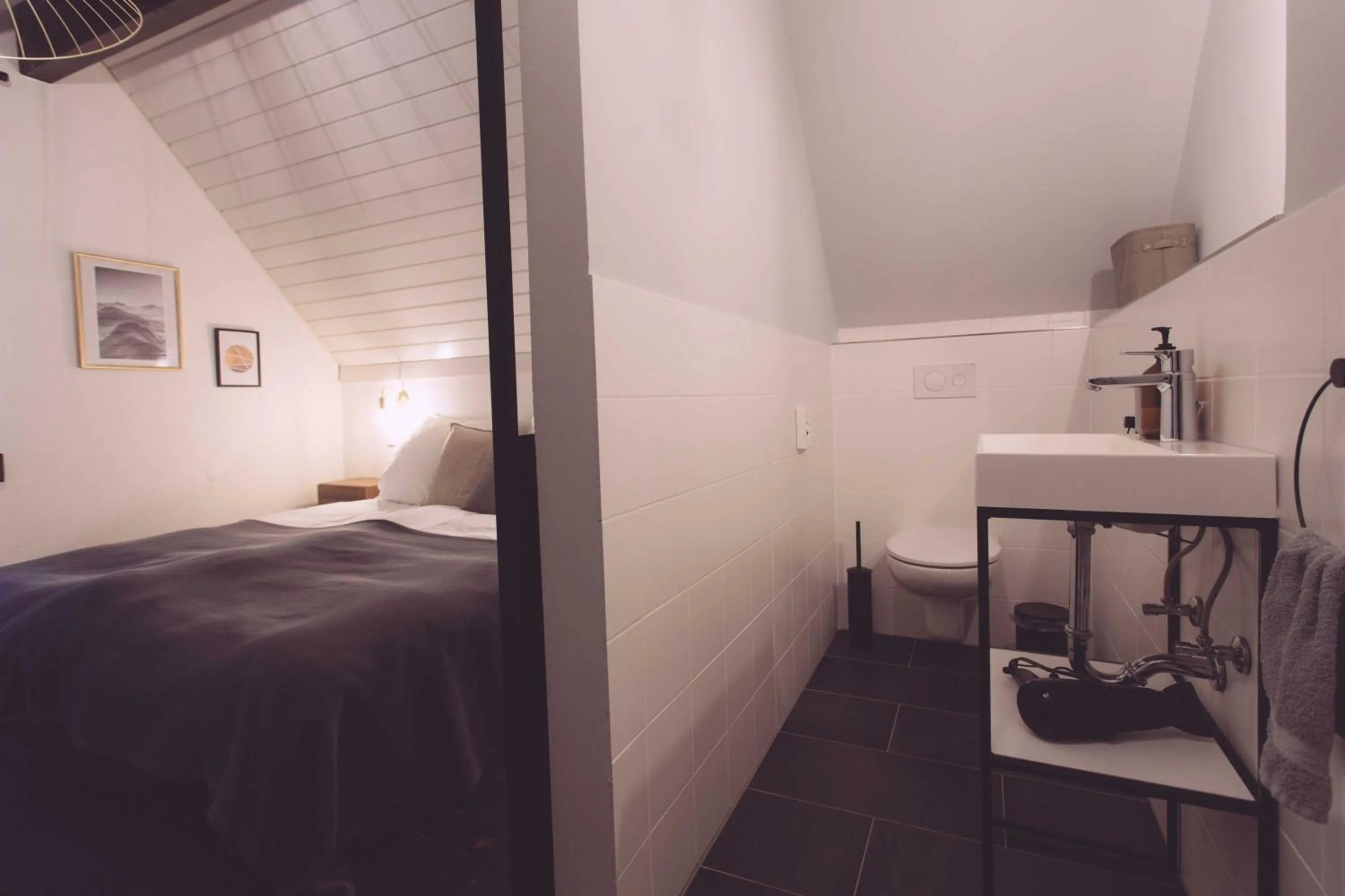Photo of the whole room, Bed in EDELFUCHS-LODGE