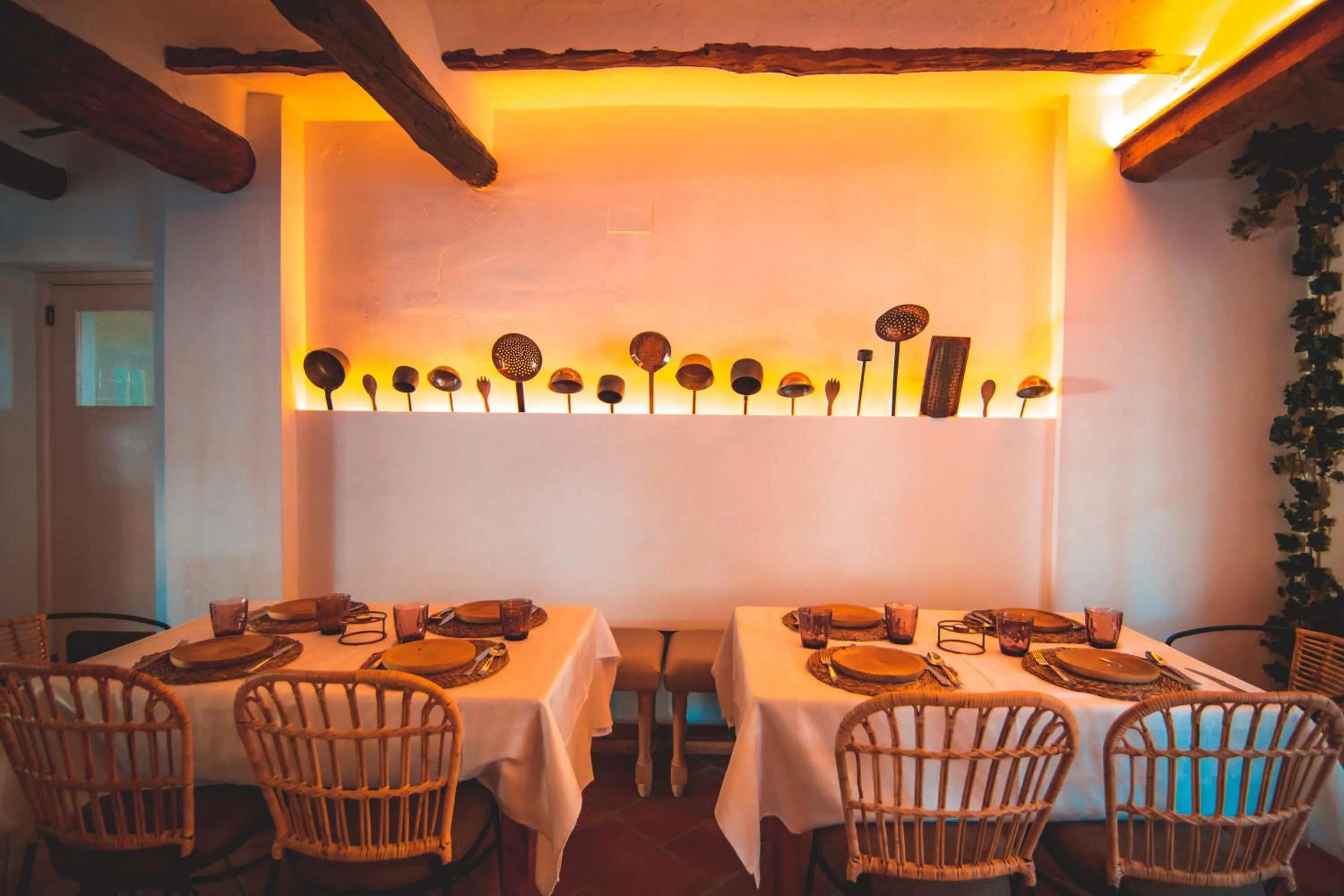 Living room in VILASIRA ( Rooms & Wines )