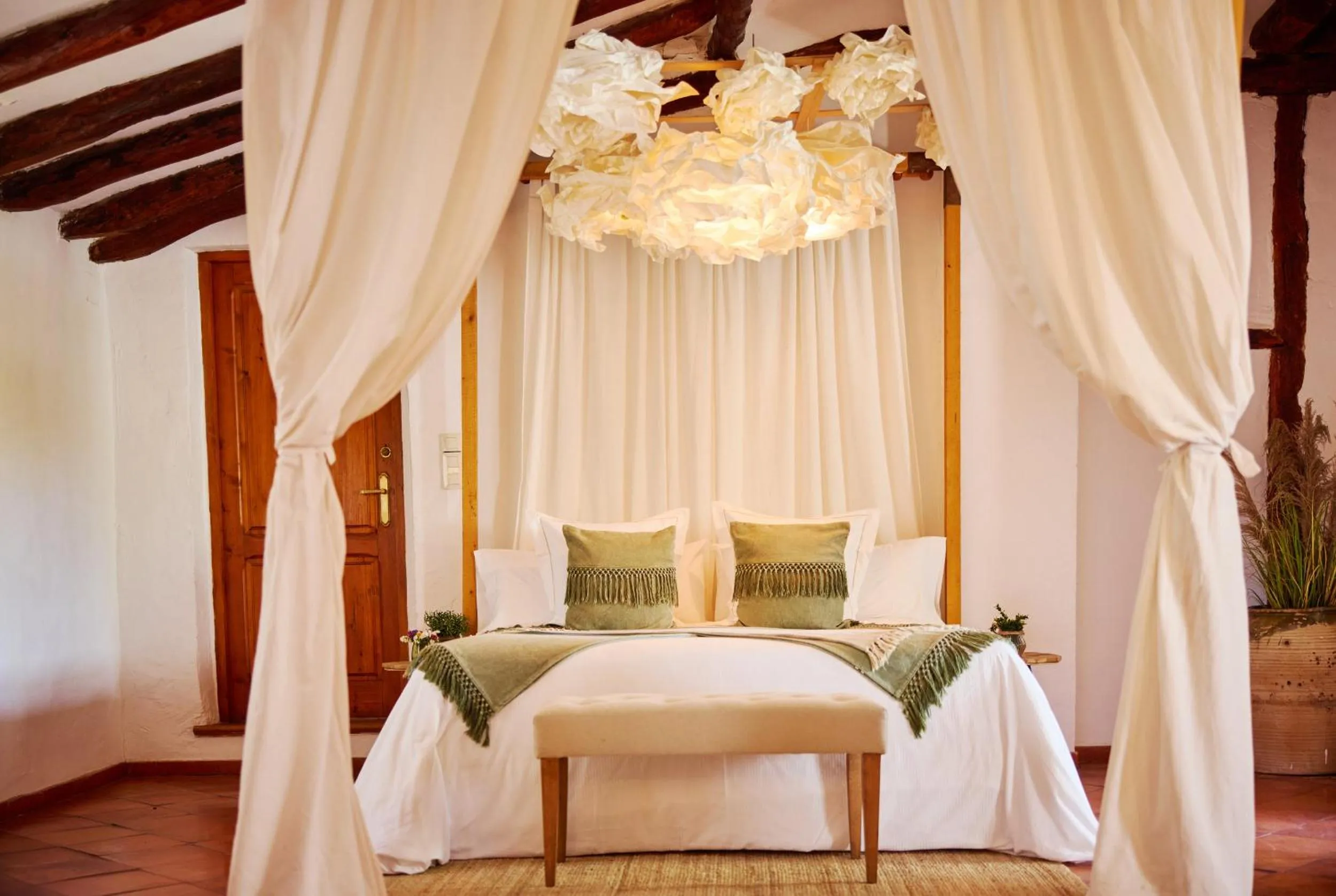 Bed in VILASIRA ( Rooms & Wines )
