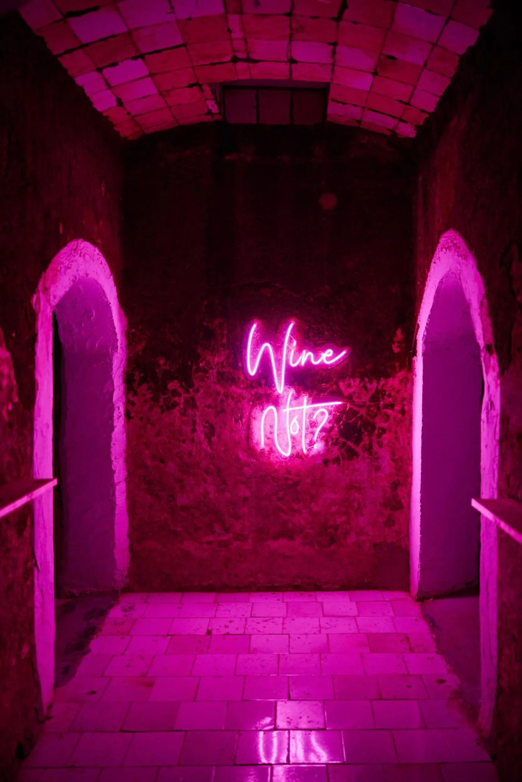 VILASIRA ( Rooms & Wines )