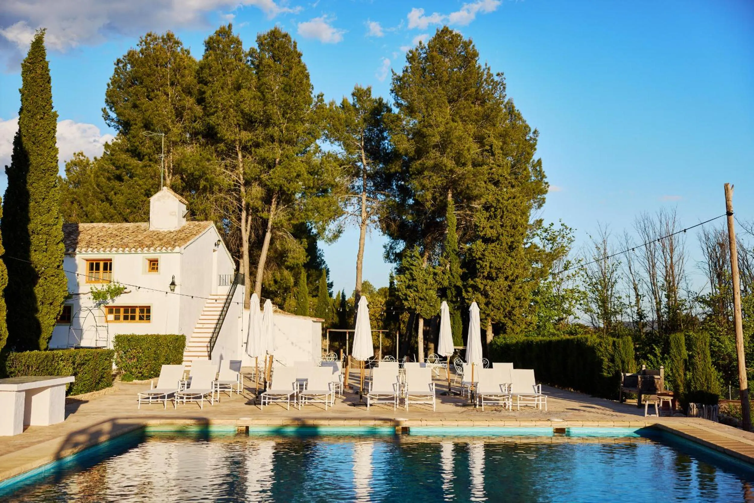 VILASIRA ( Rooms & Wines )