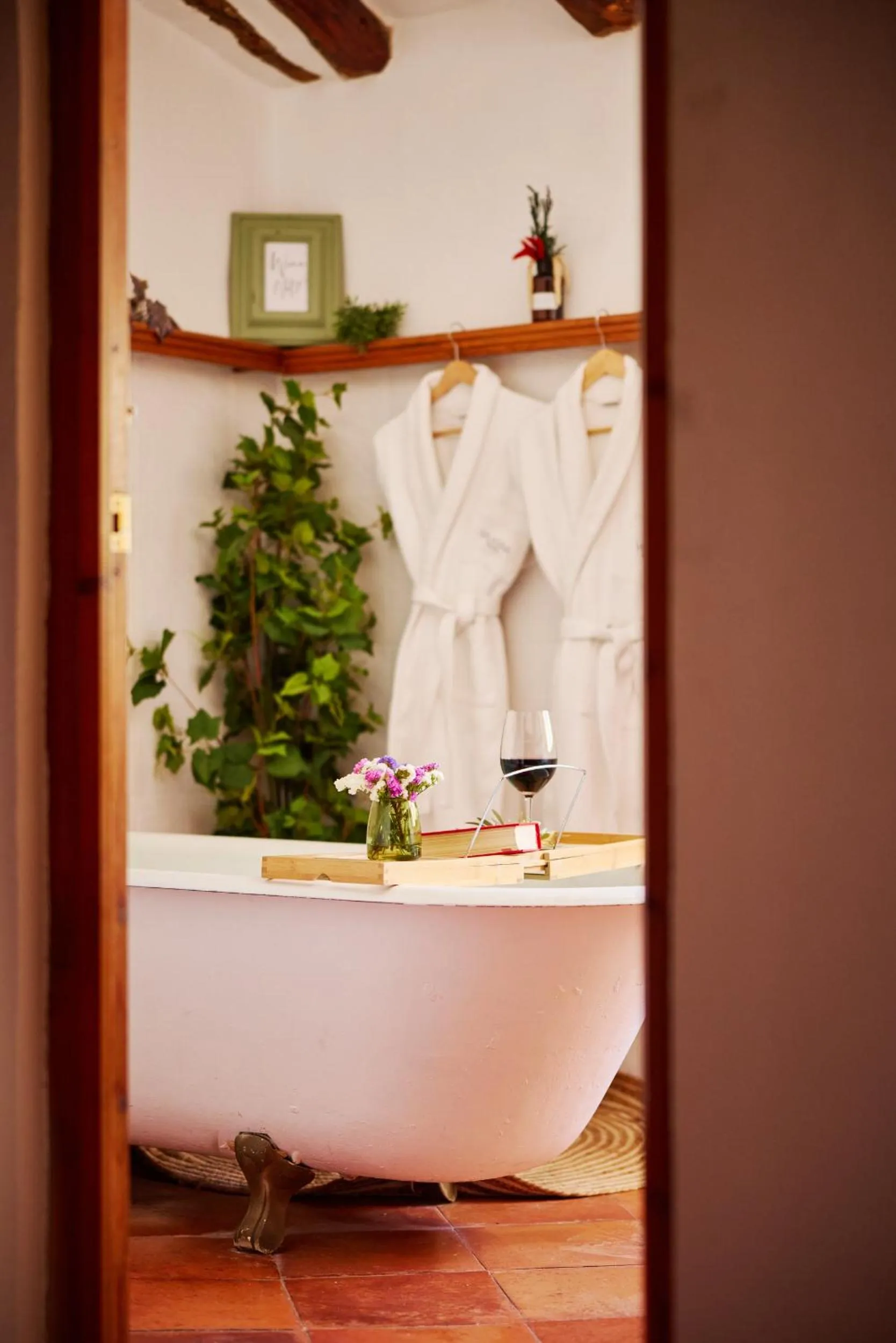 VILASIRA ( Rooms & Wines )