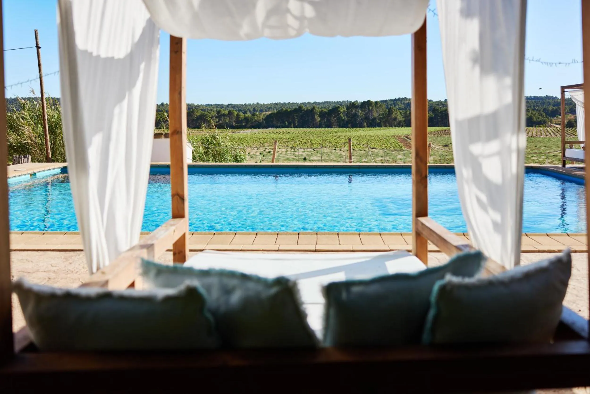 VILASIRA ( Rooms & Wines )