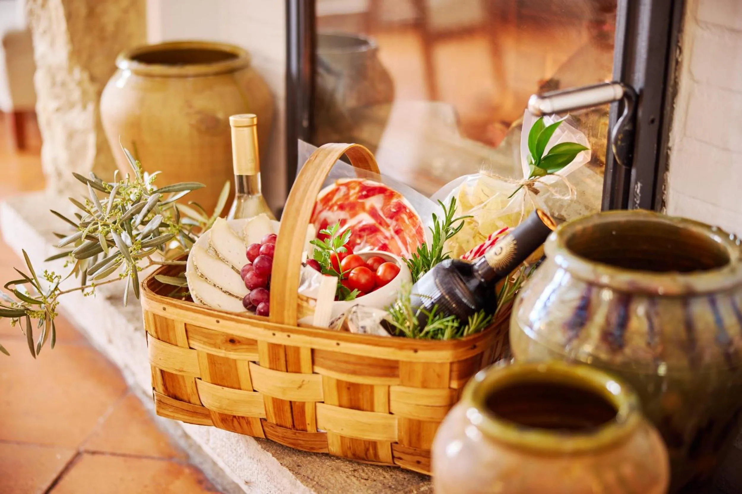 VILASIRA ( Rooms & Wines )