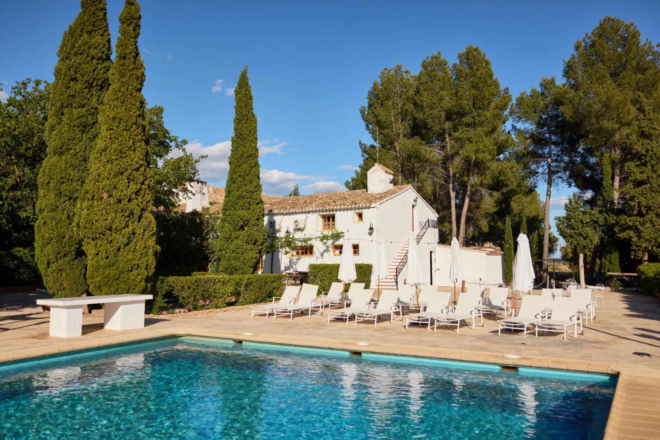 VILASIRA ( Rooms & Wines )