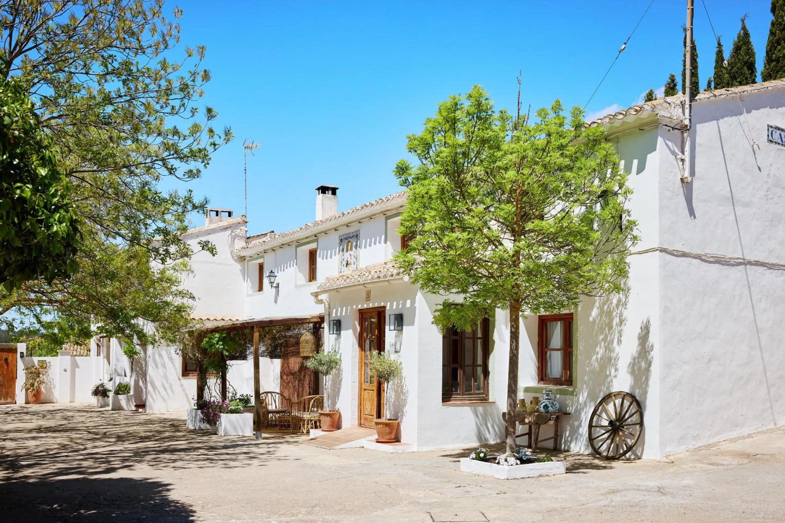 VILASIRA ( Rooms & Wines )