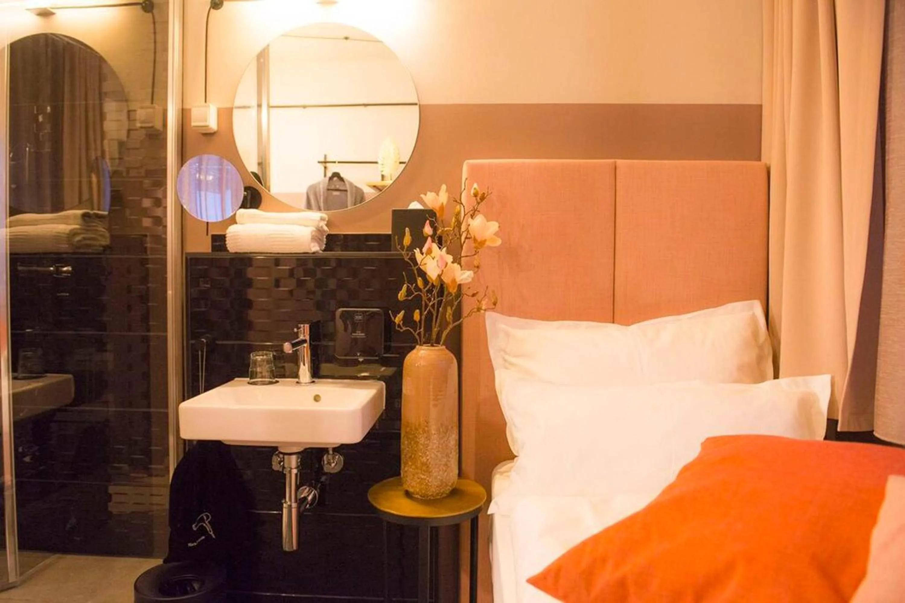 Photo of the whole room, Bed in Hotel Neuer Fritz