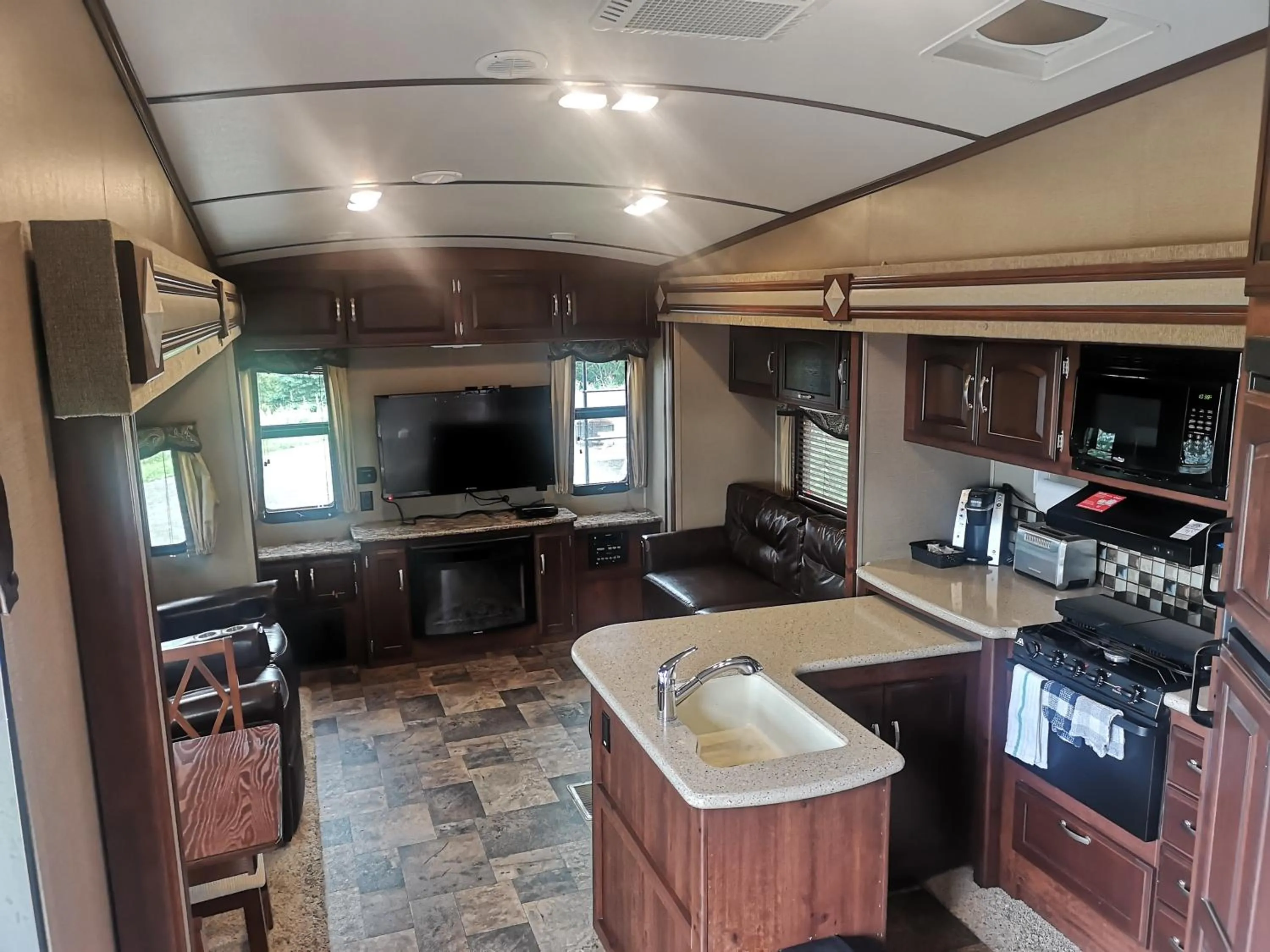 TV and multimedia in Lofts Hôtel Gaspésie