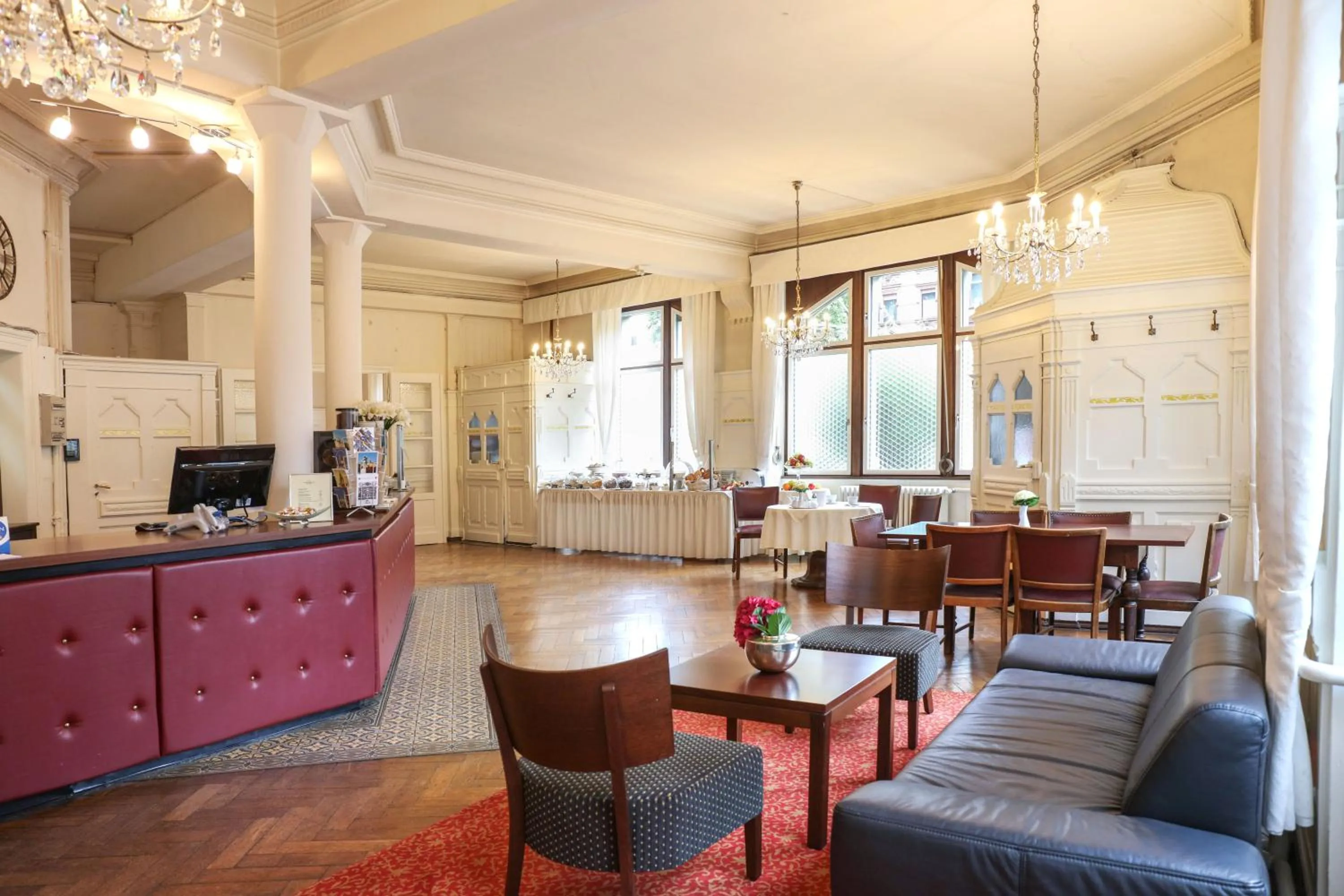 Lobby or reception in Hotel Markgräfler Hof